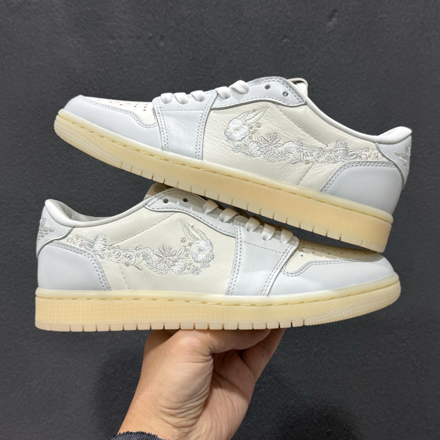 300 Air Jordan 1 AJ1乔1低帮休闲板鞋 IF4391-100