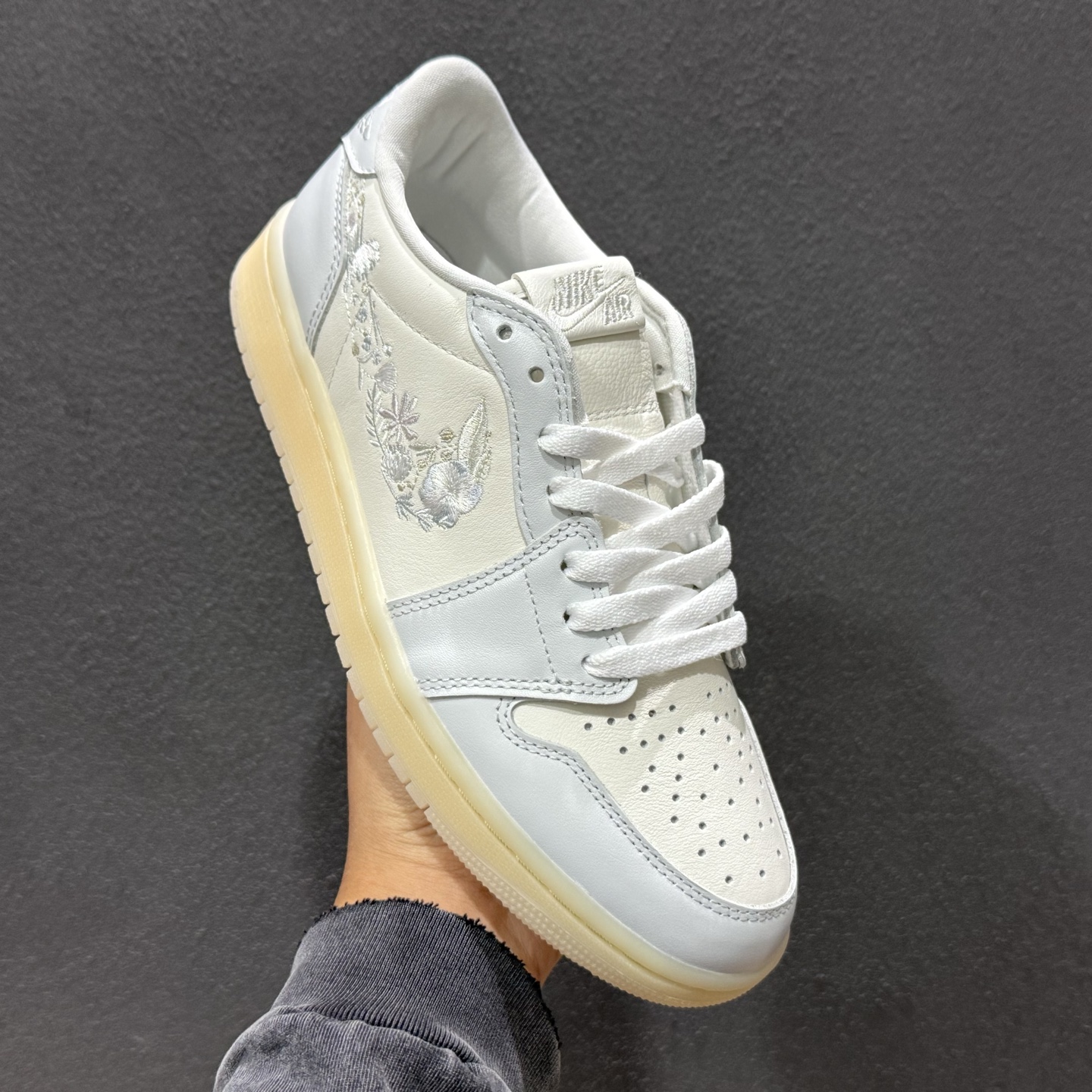 300 Air Jordan 1 AJ1乔1低帮休闲板鞋 IF4391-100