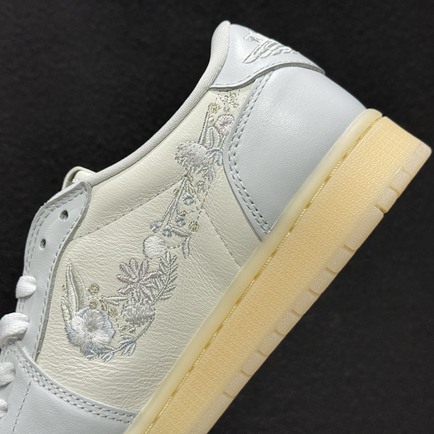 300 Air Jordan 1 AJ1乔1低帮休闲板鞋 IF4391-100