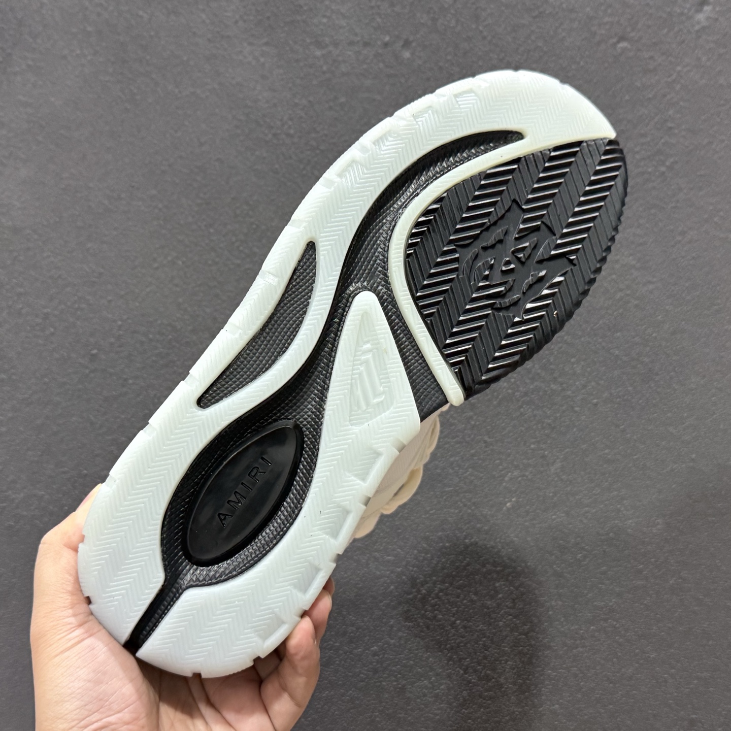 Amiri 埃米尔2MA-1 情侣款面包鞋 1217171 Amiri 埃米尔2MA-1 情侣款面包鞋 1217171