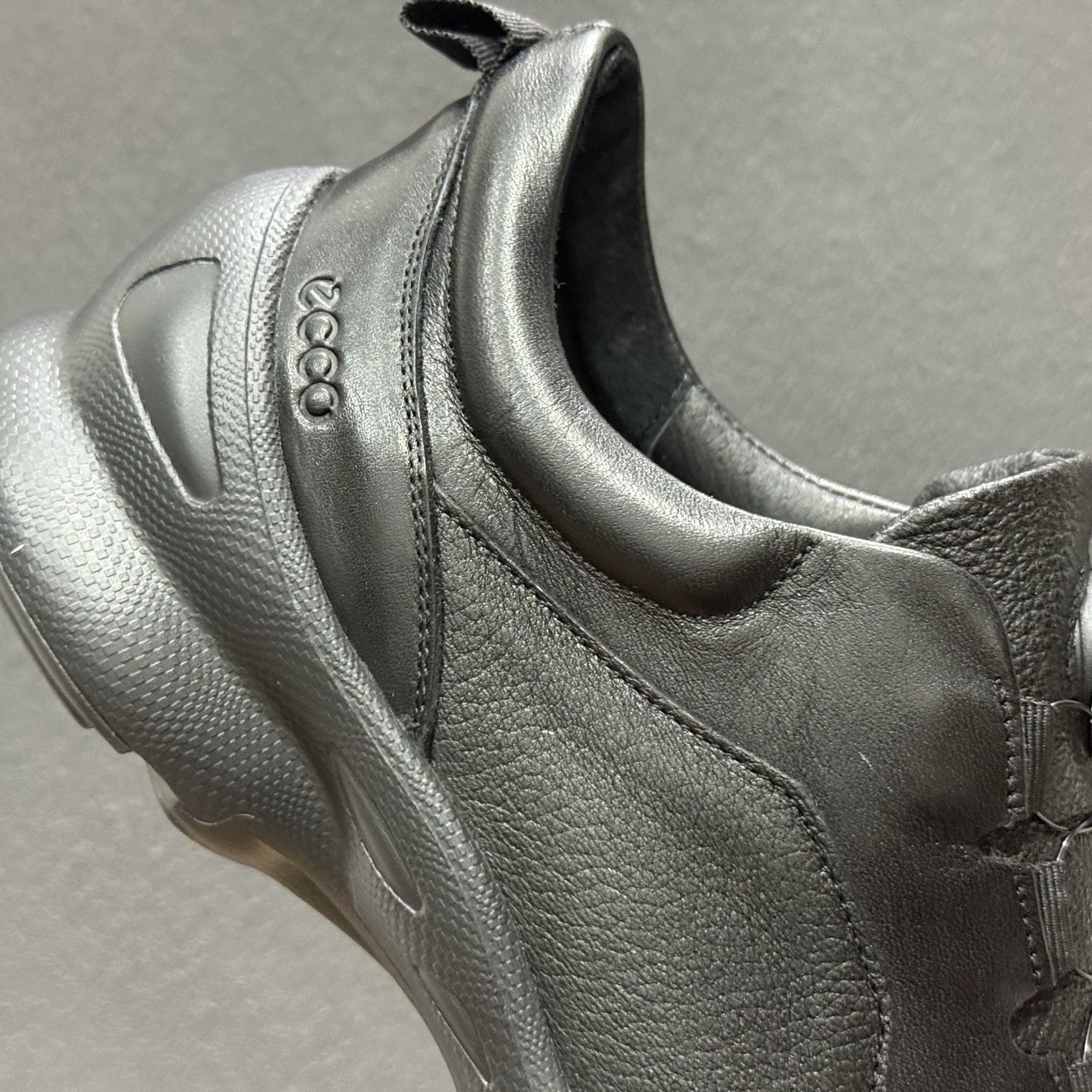 Ecco/爱步 旋转扣皮面经典百搭时尚休闲鞋 10111