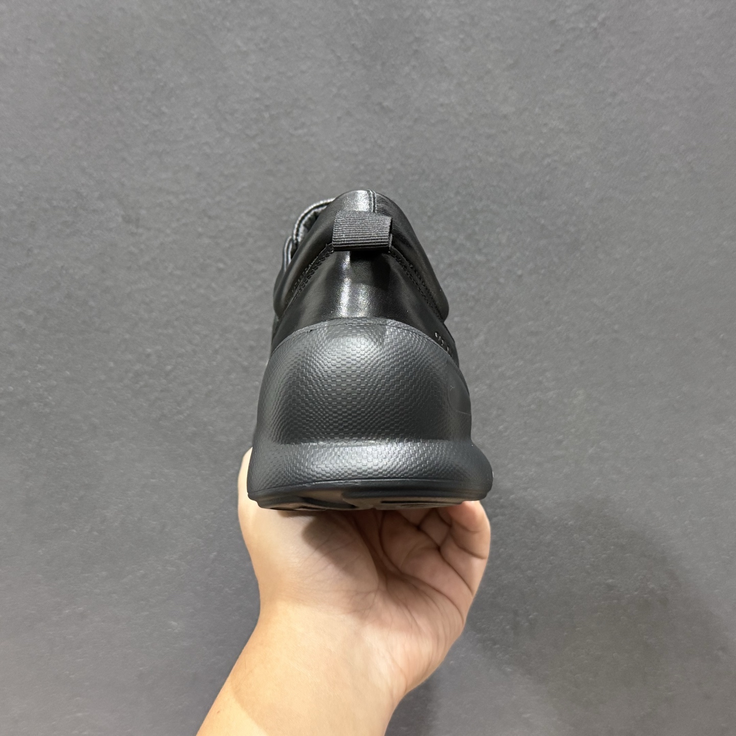 Ecco/爱步 旋转扣皮面经典百搭时尚休闲鞋 10111