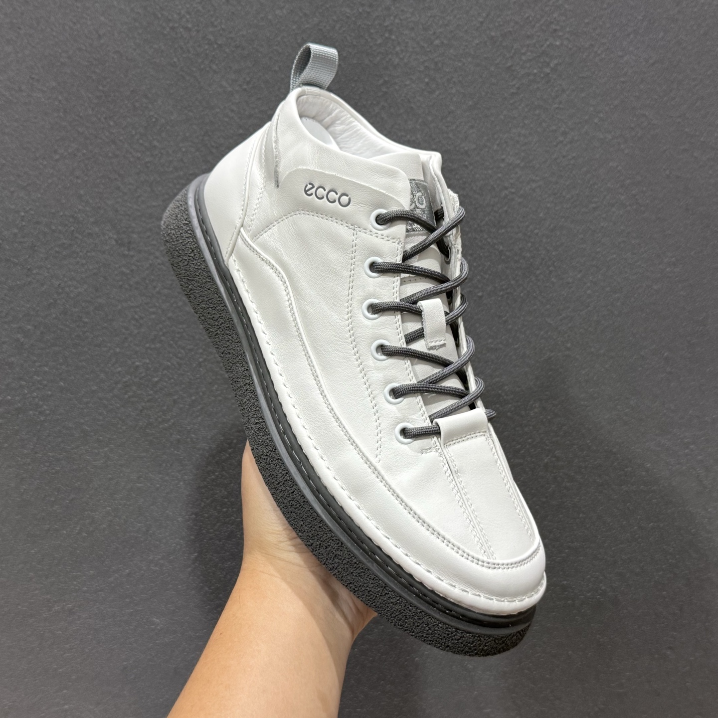 320 ECCO爱步中高帮男鞋 热门销售款式 城市休闲系列 气质百搭潮酷板鞋