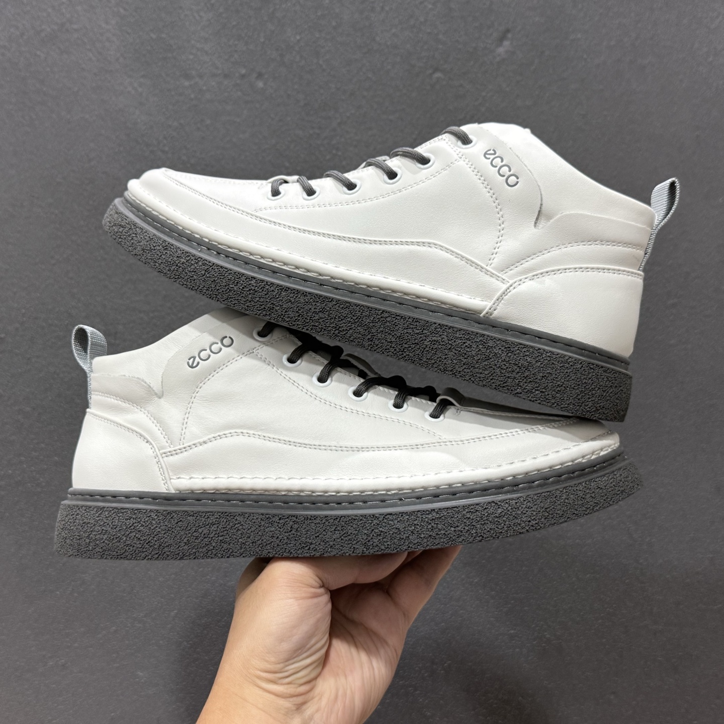 320 ECCO爱步中高帮男鞋 热门销售款式 城市休闲系列 气质百搭潮酷板鞋