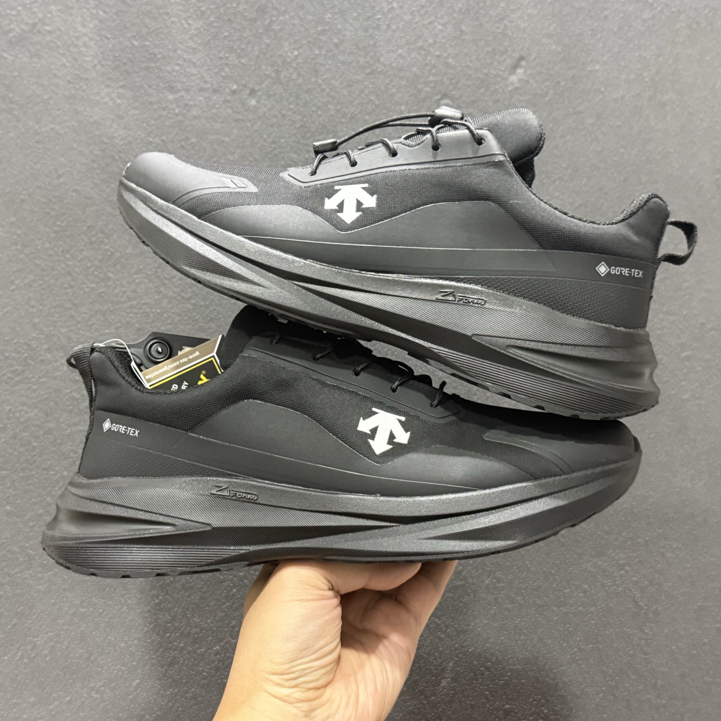 DESCENTE迪桑特 LAVITATE TRAIL WIRE 3.0 时尚休闲运动覆盖防水男子越野跑鞋