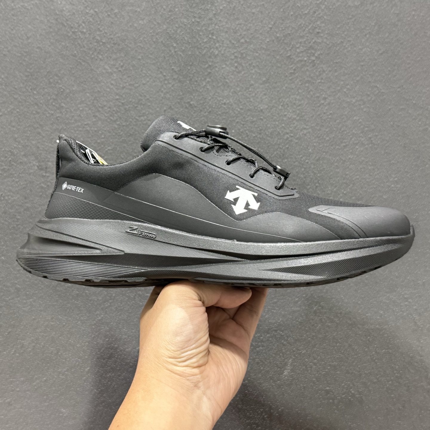 DESCENTE迪桑特 LAVITATE TRAIL WIRE 3.0 时尚休闲运动覆盖防水男子越野跑鞋