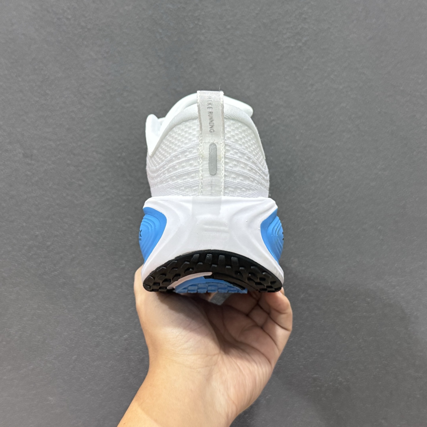 Nike Air Zoom Vomero Plus HV8150-103 Nike Air Zoom Vomero Plus HV8150-103