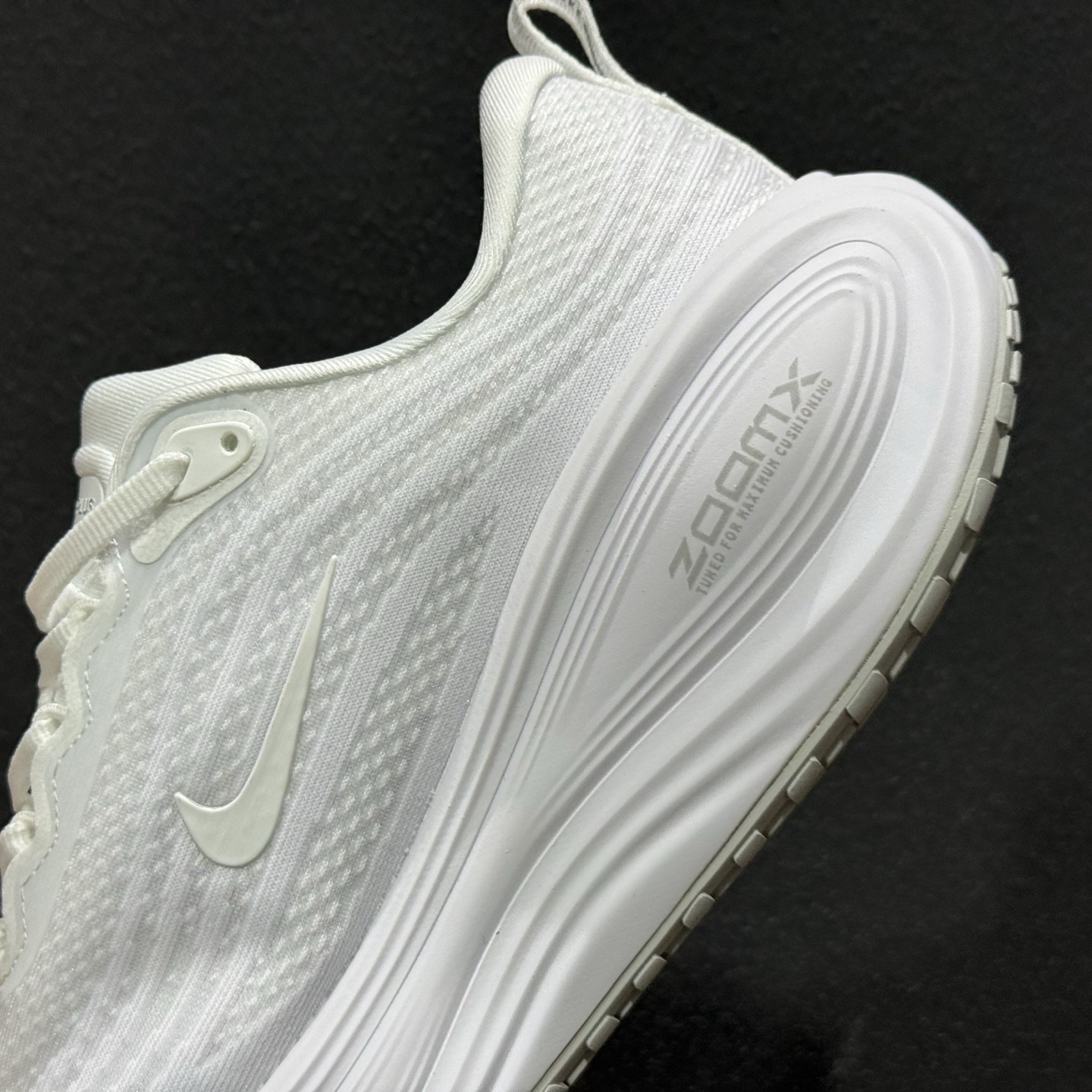 Nike Air Zoom Vomero Plus HV8150-102