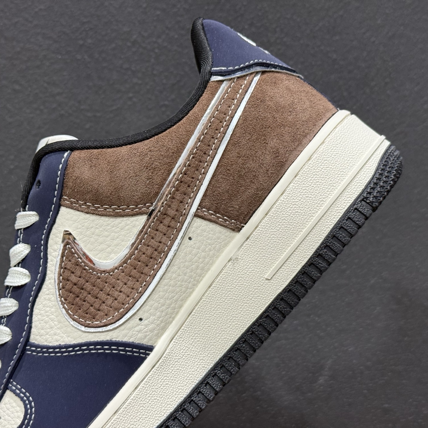 NIke Air Force 1 '07 Low “斯图西联名-蓝棕猪八革”空军一号 低帮 运动鞋 休闲鞋 DF0188-105