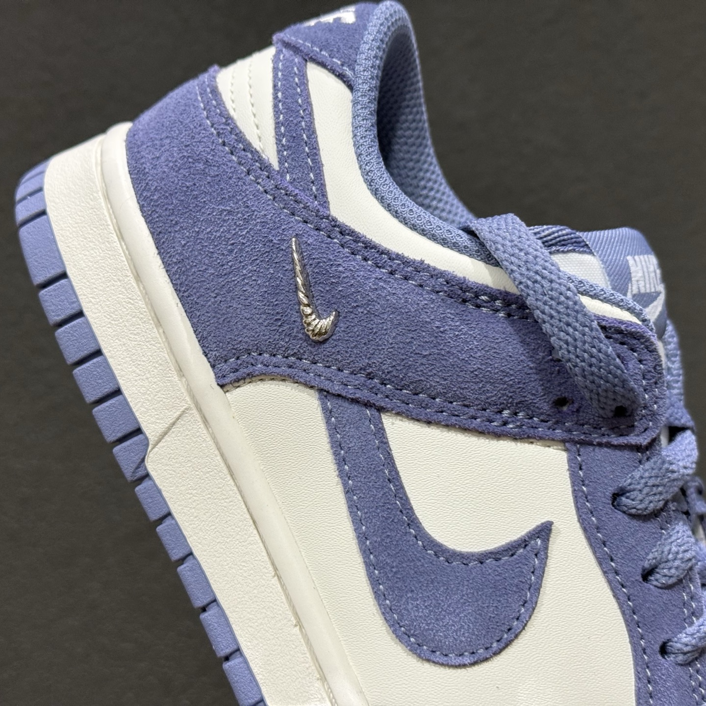 Nike SB Dunk Low 马年 蓝白 低帮休闲板鞋 IB4417-103 Nike SB Dunk Low 马年 蓝白 低帮休闲板鞋 IB4417-103