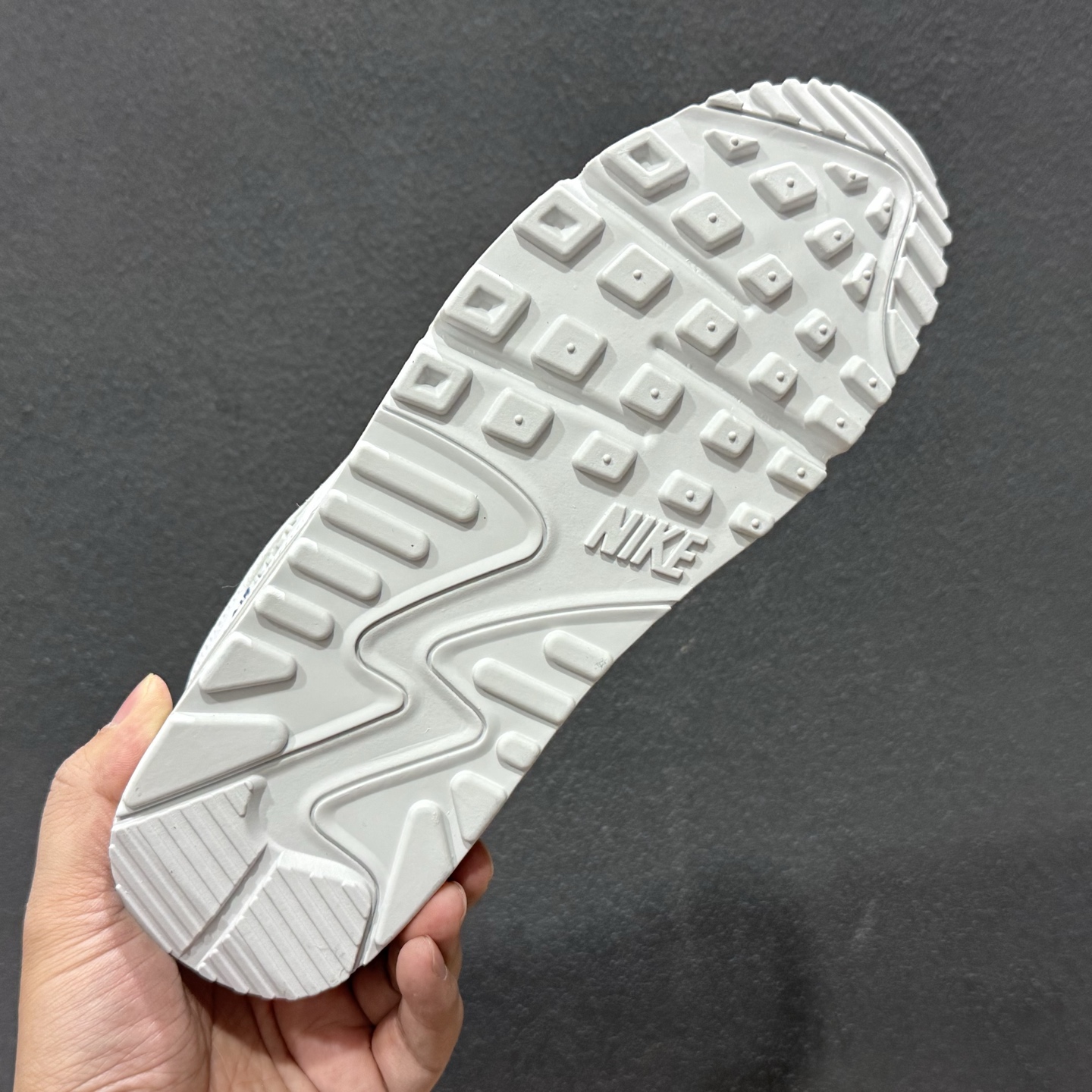 Nike Air Max 90 低帮气垫跑鞋 FZ7186-100