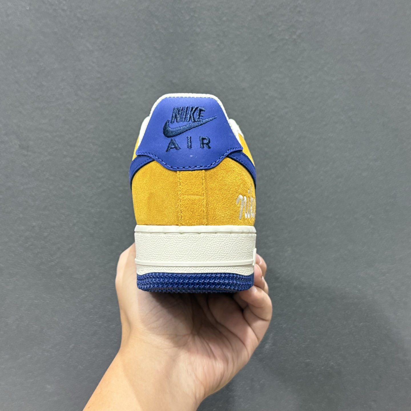260 NIke Air Force 1 '07 Low 白灰棕蓝拼接 空军一号低帮 HF2794-100-Chinese UA Cheap High Quatity Brand Clothes Bags handbags Sneakers wholesale wholesaler seller from China Factory suppliers Fashion Clothing Shoes best Quality Beautiful Price 260 NIke Air Force 1 '07 Low 白灰棕蓝拼接 空军一号低帮 HF2794-100