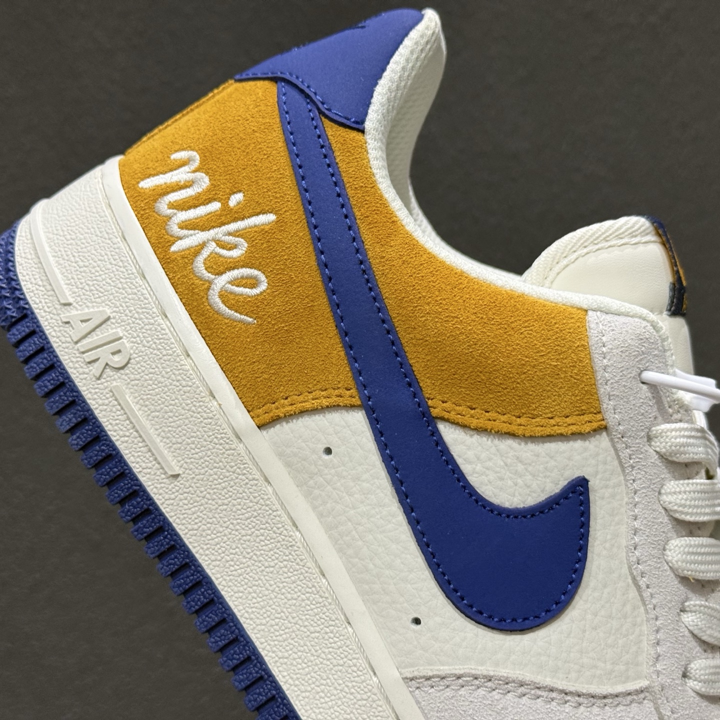 260 NIke Air Force 1 '07 Low 白灰棕蓝拼接 空军一号低帮 HF2794-100-Chinese UA Cheap High Quatity Brand Clothes Bags handbags Sneakers wholesale wholesaler seller from China Factory suppliers Fashion Clothing Shoes best Quality Beautiful Price 260 NIke Air Force 1 '07 Low 白灰棕蓝拼接 空军一号低帮 HF2794-100