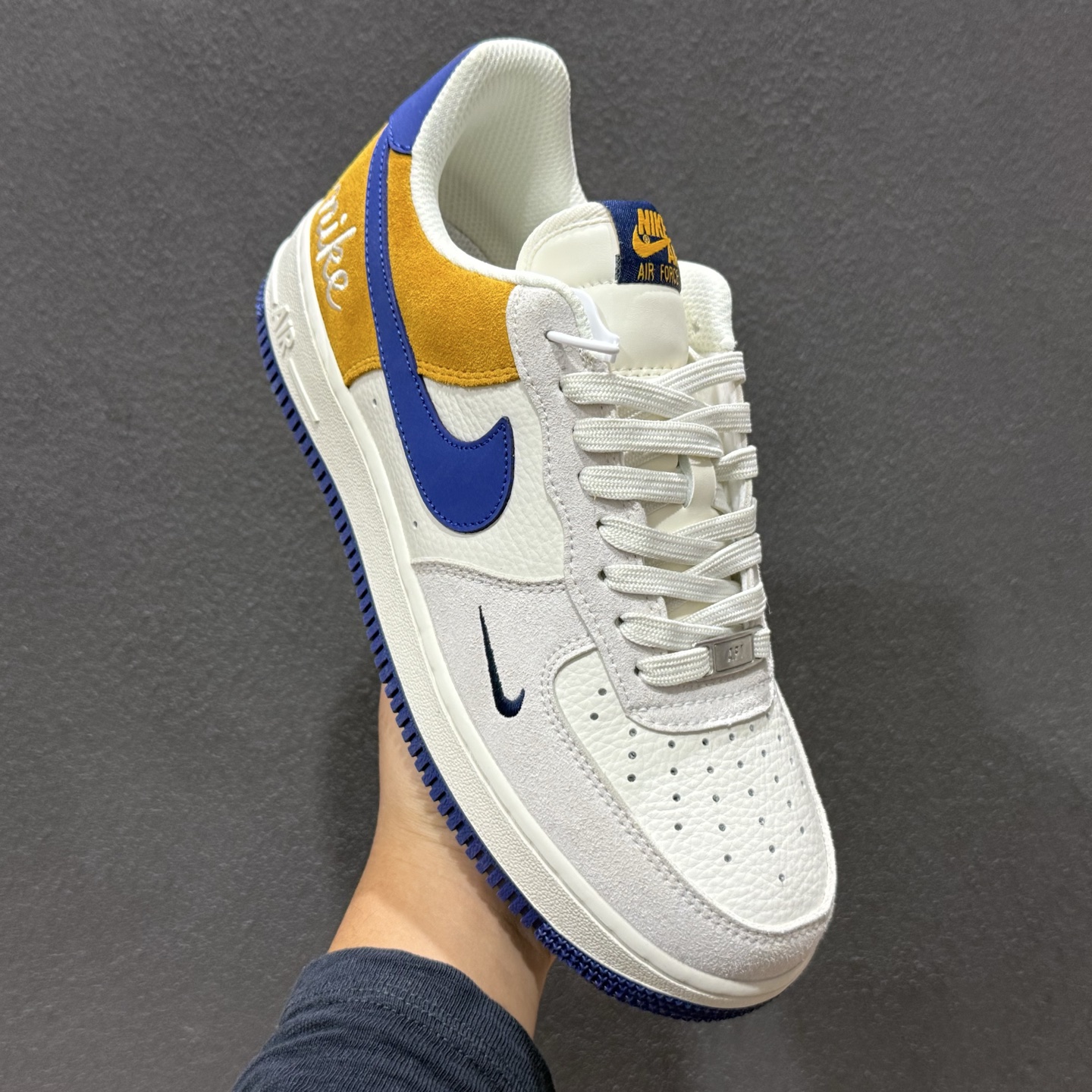 260 NIke Air Force 1 '07 Low 白灰棕蓝拼接 空军一号低帮 HF2794-100-Chinese UA Cheap High Quatity Brand Clothes Bags handbags Sneakers wholesale wholesaler seller from China Factory suppliers Fashion Clothing Shoes best Quality Beautiful Price 260 NIke Air Force 1 '07 Low 白灰棕蓝拼接 空军一号低帮 HF2794-100