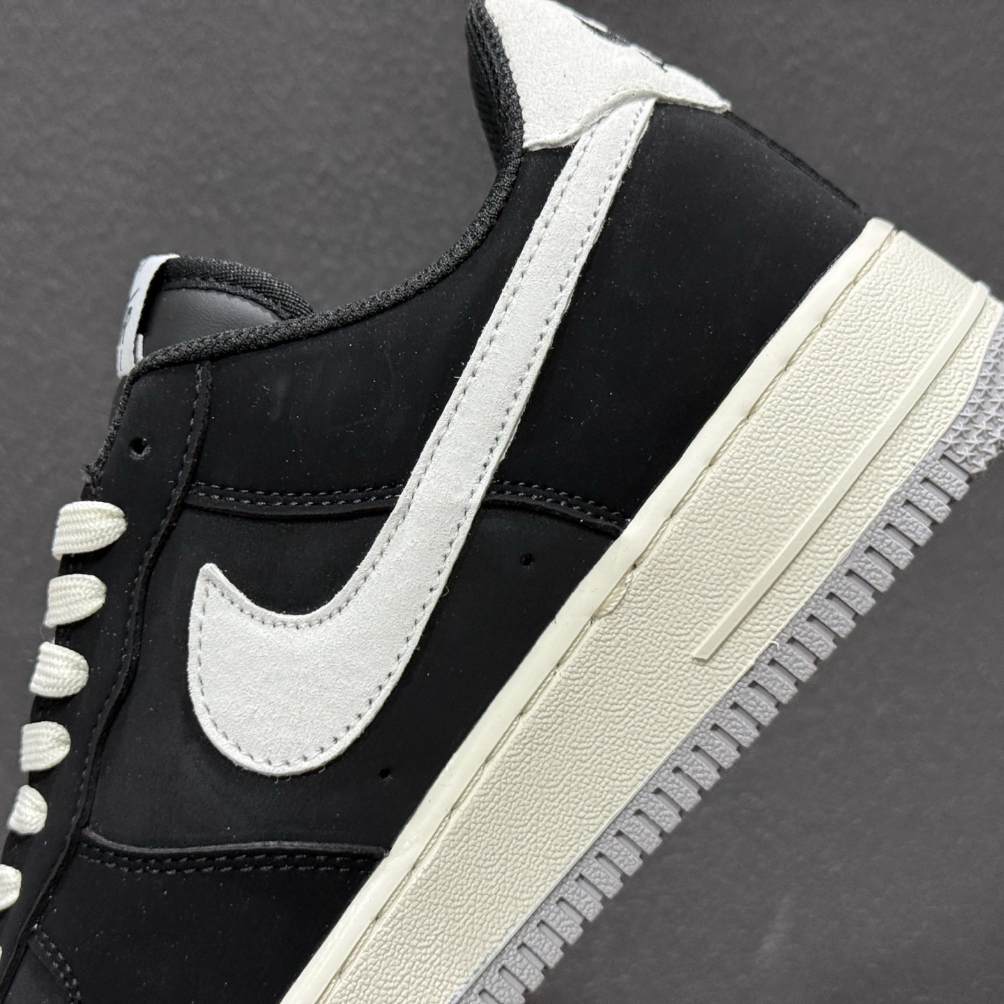 Nike Air Force 1'07 Low 墨黑灰白 空军一号低帮休闲板鞋 FQ3544-001 Nike Air Force 1'07 Low 墨黑灰白 空军一号低帮休闲板鞋 FQ3544-001
