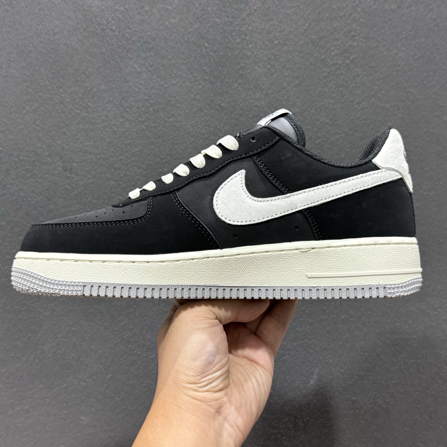 Nike Air Force 1'07 Low 墨黑灰白 空军一号低帮休闲板鞋 FQ3544-001 Nike Air Force 1'07 Low 墨黑灰白 空军一号低帮休闲板鞋 FQ3544-001