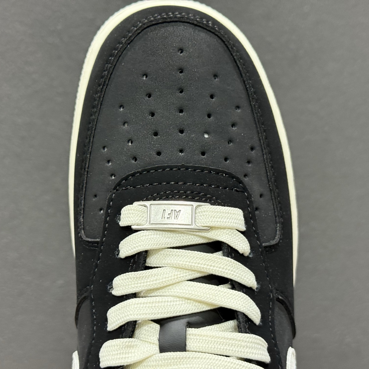 Nike Air Force 1'07 Low 墨黑灰白 空军一号低帮休闲板鞋 FQ3544-001 Nike Air Force 1'07 Low 墨黑灰白 空军一号低帮休闲板鞋 FQ3544-001
