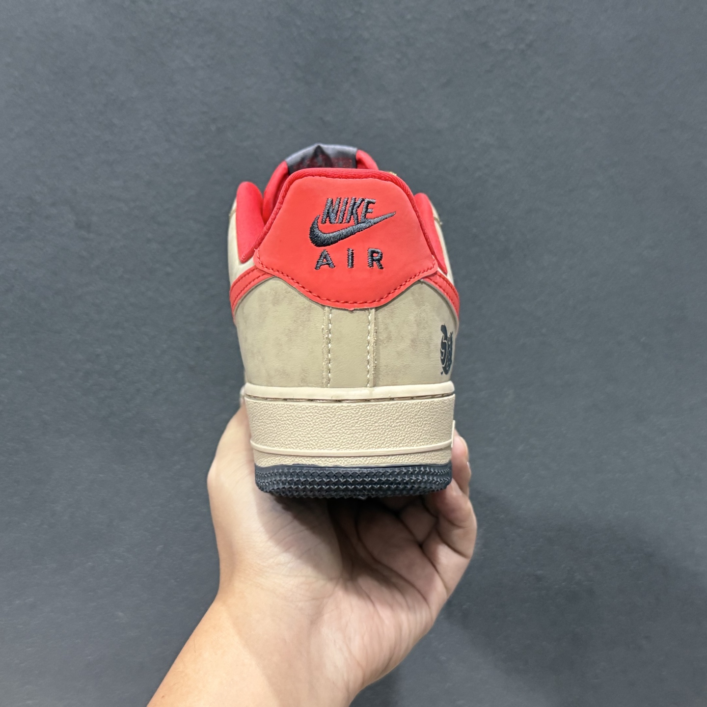 260 Nike Air Force 1'07 Low 马年限定联名 摩卡棕红 空军一号低帮休闲板鞋 KD1688-002-Chinese UA Cheap High Quatity Brand Clothes Bags handbags Sneakers wholesale wholesaler seller from China Factory suppliers Fashion Clothing Shoes best Quality Beautiful Price 260 Nike Air Force 1'07 Low 马年限定联名 摩卡棕红 空军一号低帮休闲板鞋 KD1688-002