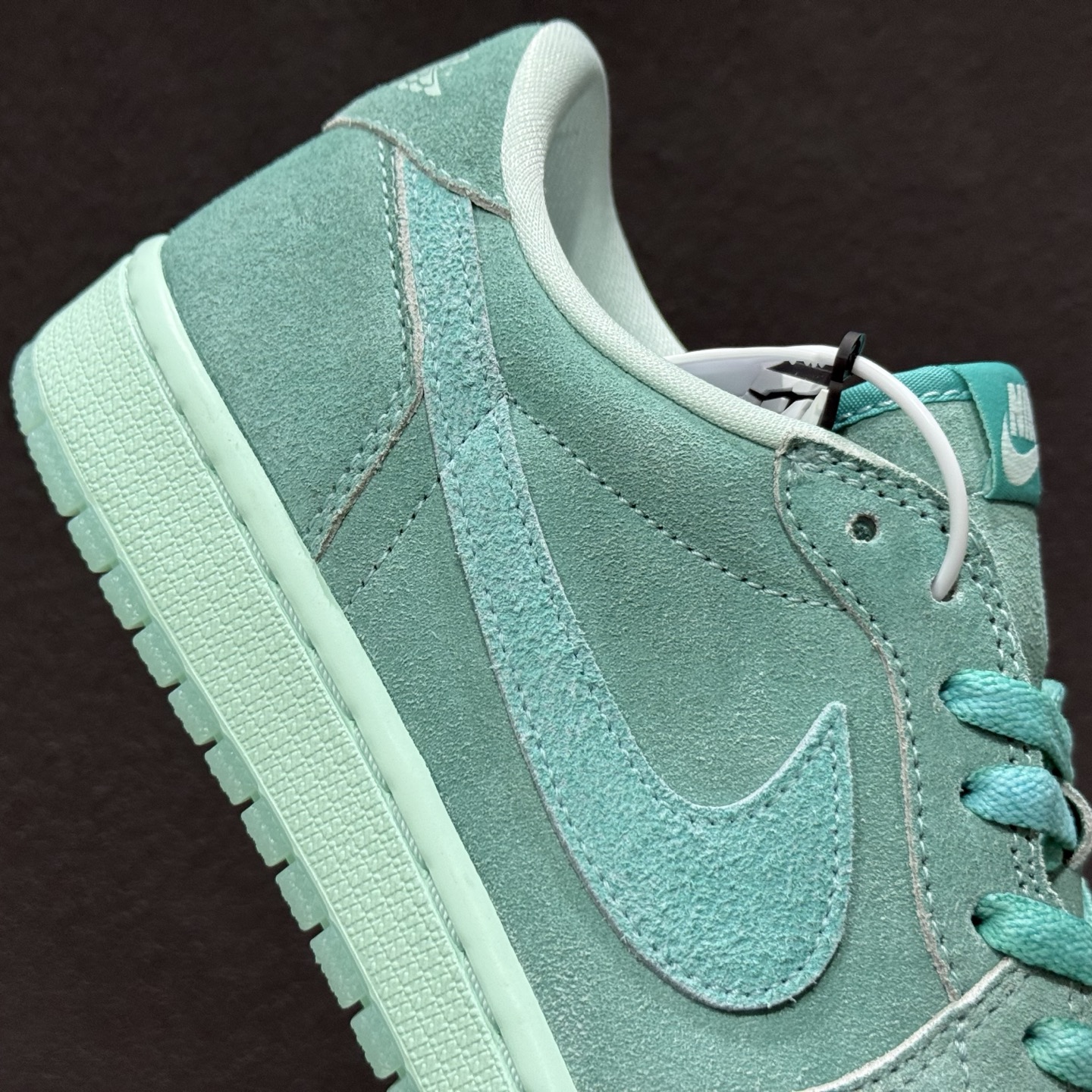 Nike AIR JORDAN 1 LOW SE HQ8111-300