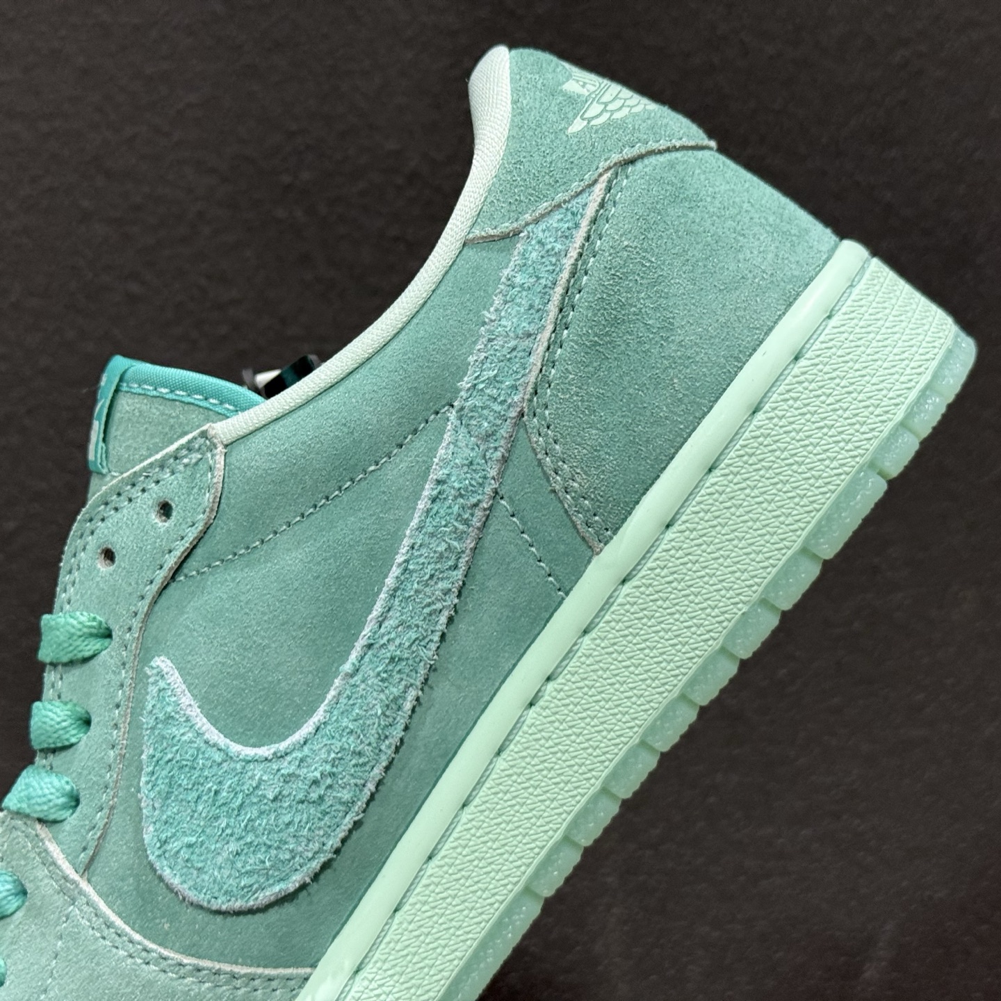 Nike AIR JORDAN 1 LOW SE HQ8111-300