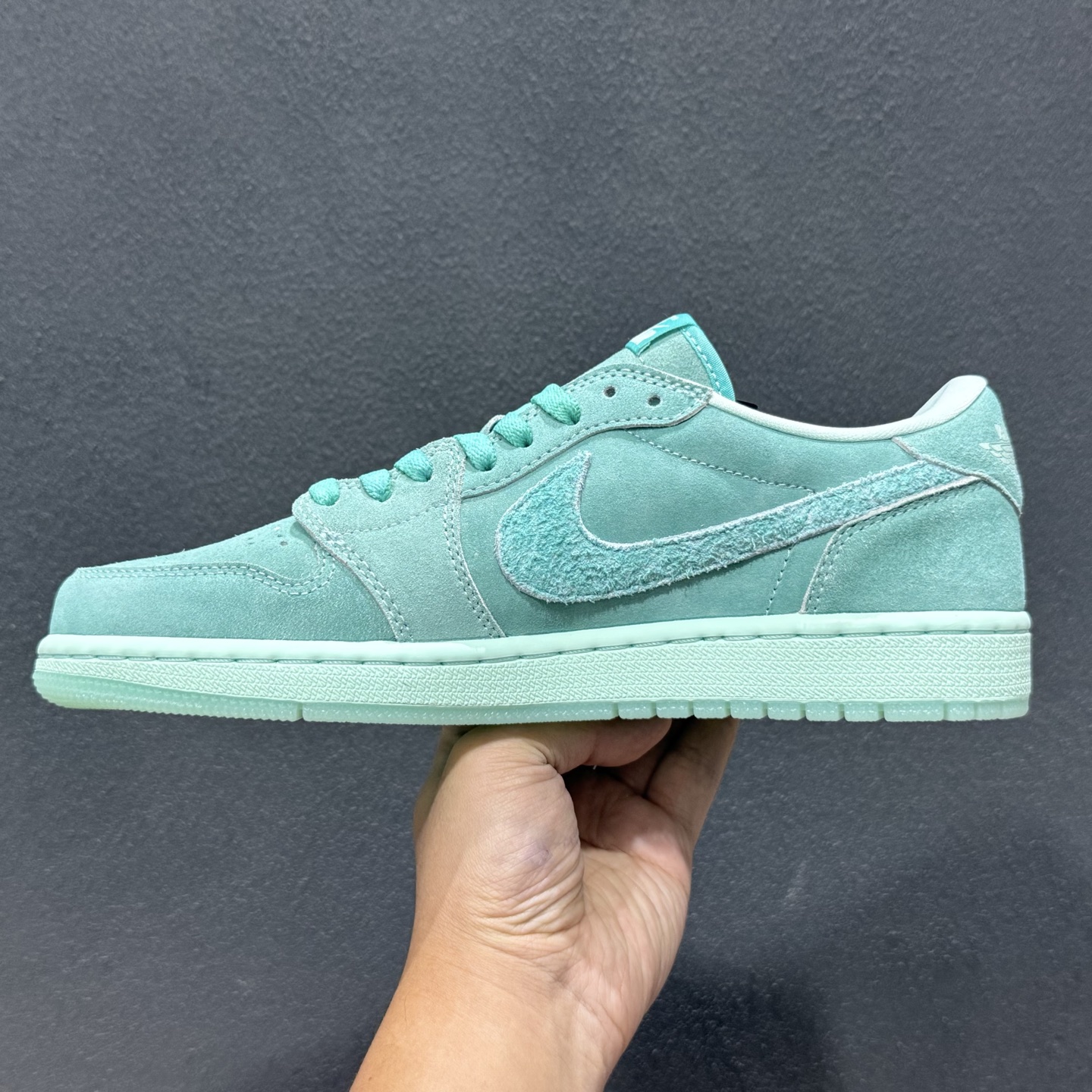 Nike AIR JORDAN 1 LOW SE HQ8111-300