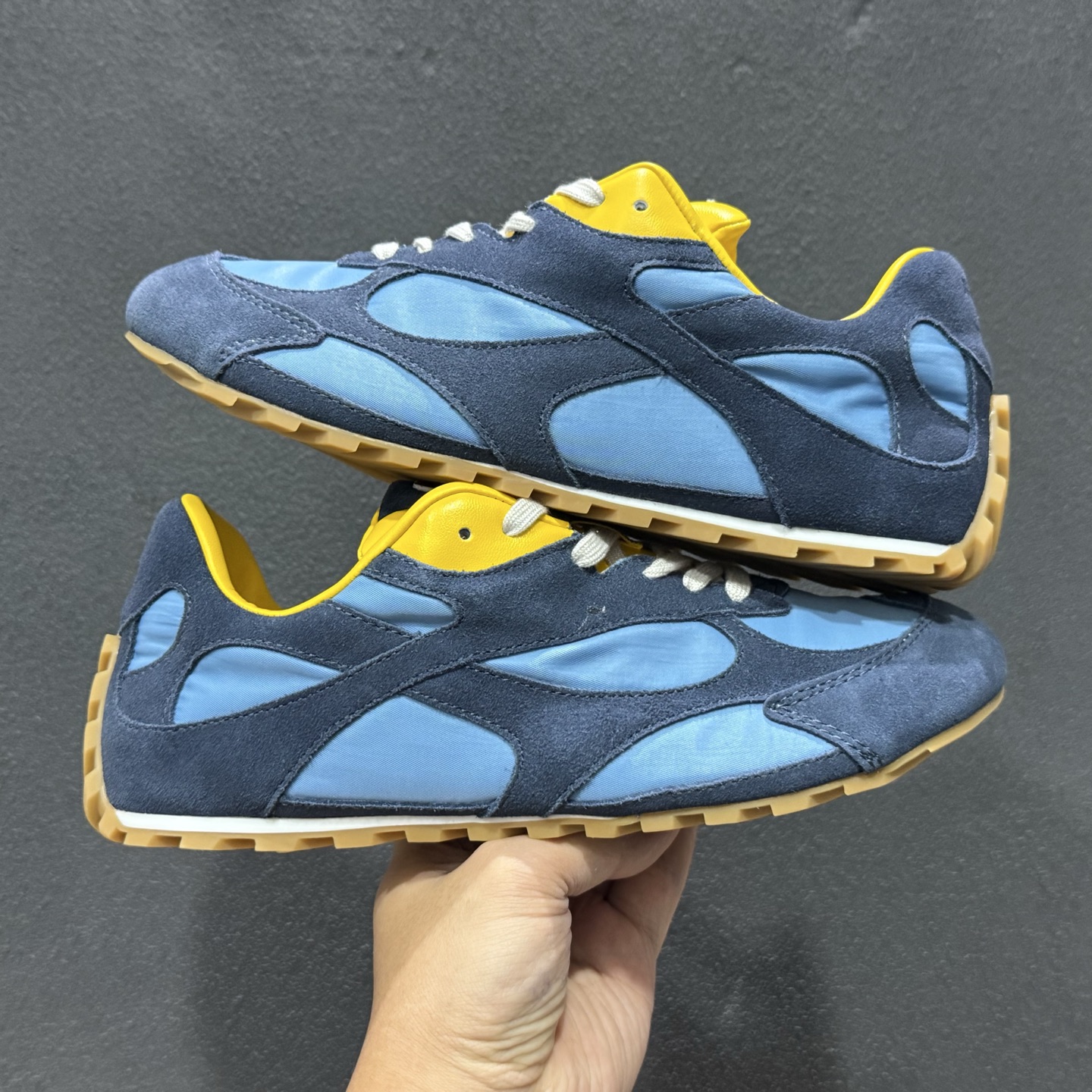 Bottega Veneta 葆蝶家 BV 最新款 Orbit Flash 系列 情侣款 复古 芭蕾舞休闲运动鞋 跑步 阿甘鞋 Bottega Veneta 葆蝶家 BV 最新款 Orbit Flash 系列 情侣款 复古 芭蕾舞休闲运动鞋 跑步 阿甘鞋