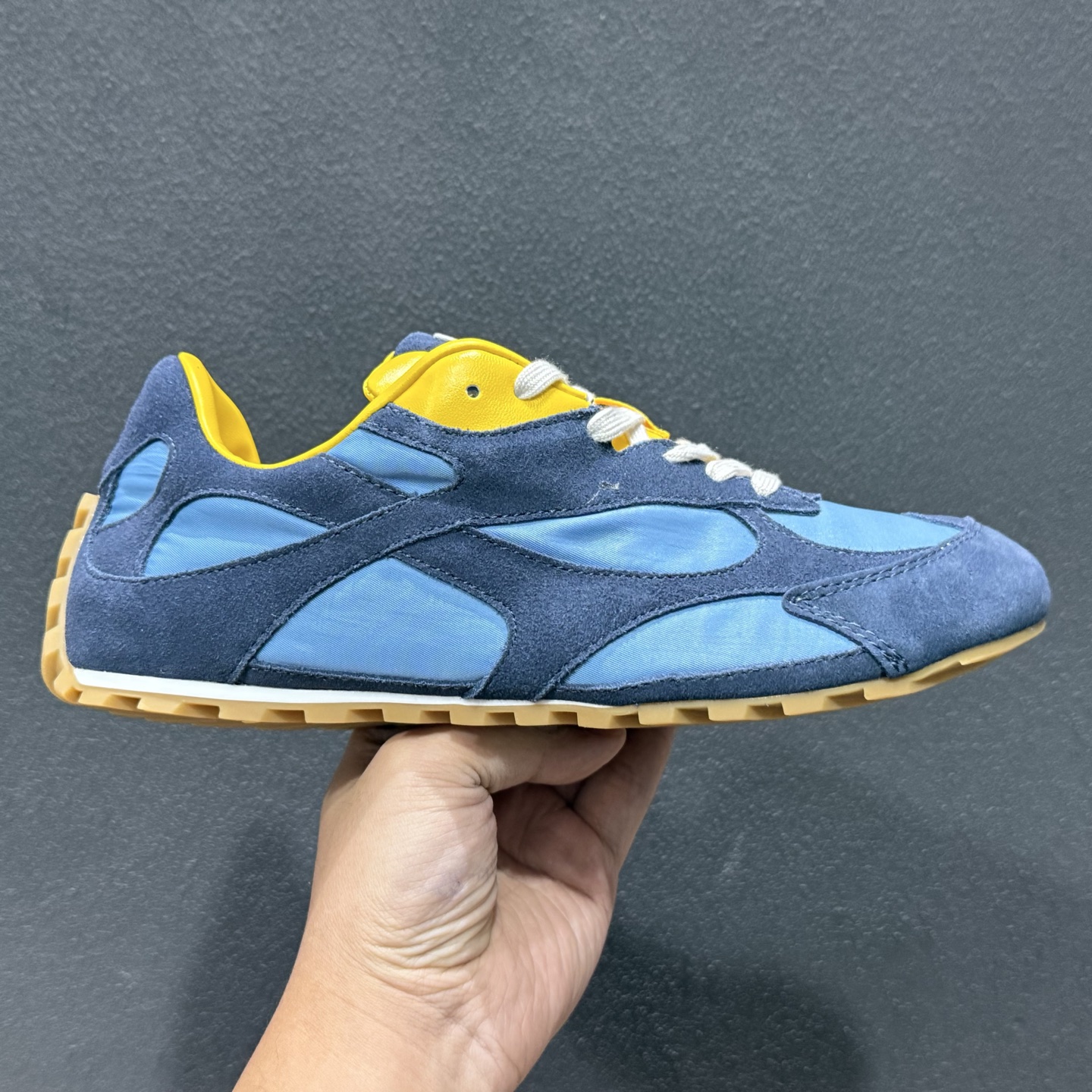 Bottega Veneta 葆蝶家 BV 最新款 Orbit Flash 系列 情侣款 复古 芭蕾舞休闲运动鞋 跑步 阿甘鞋 Bottega Veneta 葆蝶家 BV 最新款 Orbit Flash 系列 情侣款 复古 芭蕾舞休闲运动鞋 跑步 阿甘鞋