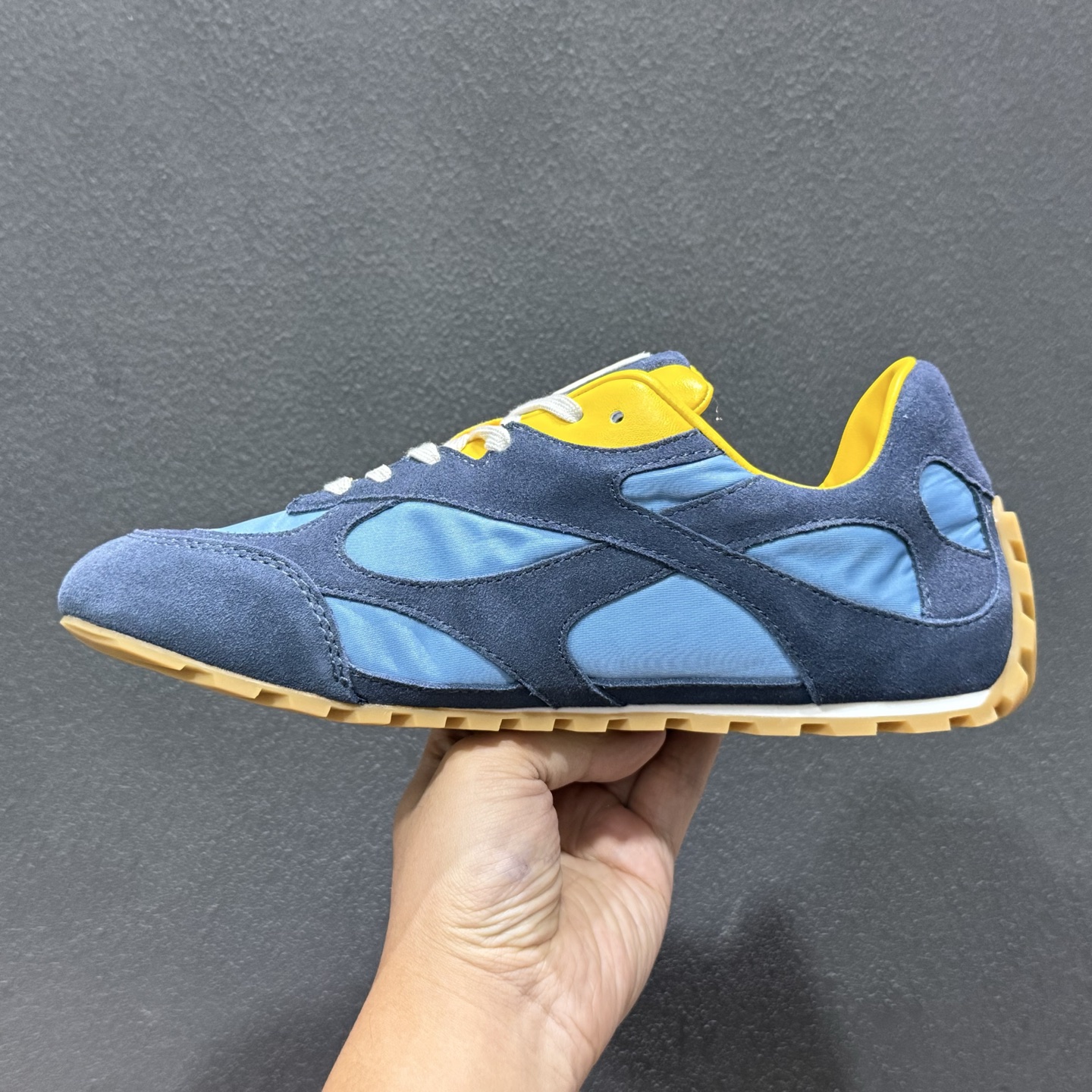 Bottega Veneta 葆蝶家 BV 最新款 Orbit Flash 系列 情侣款 复古 芭蕾舞休闲运动鞋 跑步 阿甘鞋 Bottega Veneta 葆蝶家 BV 最新款 Orbit Flash 系列 情侣款 复古 芭蕾舞休闲运动鞋 跑步 阿甘鞋
