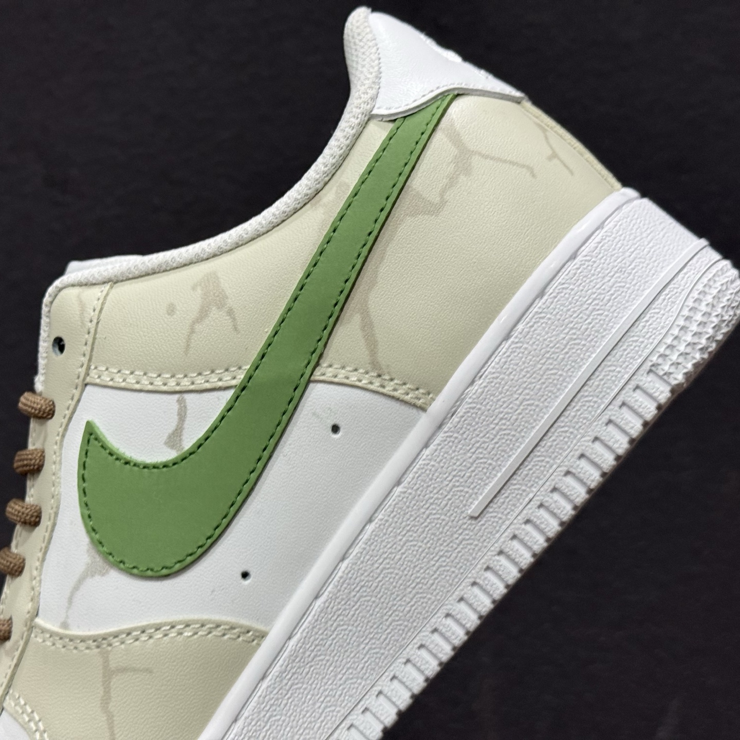 爆款定制 二次元主题 Nike Air Force 1 Low’07 棕绿序章 空军一号低帮休闲板鞋 ZH0316-130 爆款定制 二次元主题 Nike Air Force 1 Low’07 棕绿序章 空军一号低帮休闲板鞋 ZH0316-130