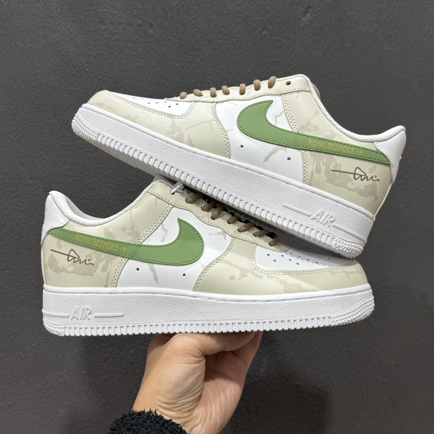 爆款定制 二次元主题 Nike Air Force 1 Low’07 棕绿序章 空军一号低帮休闲板鞋 ZH0316-130 爆款定制 二次元主题 Nike Air Force 1 Low’07 棕绿序章 空军一号低帮休闲板鞋 ZH0316-130
