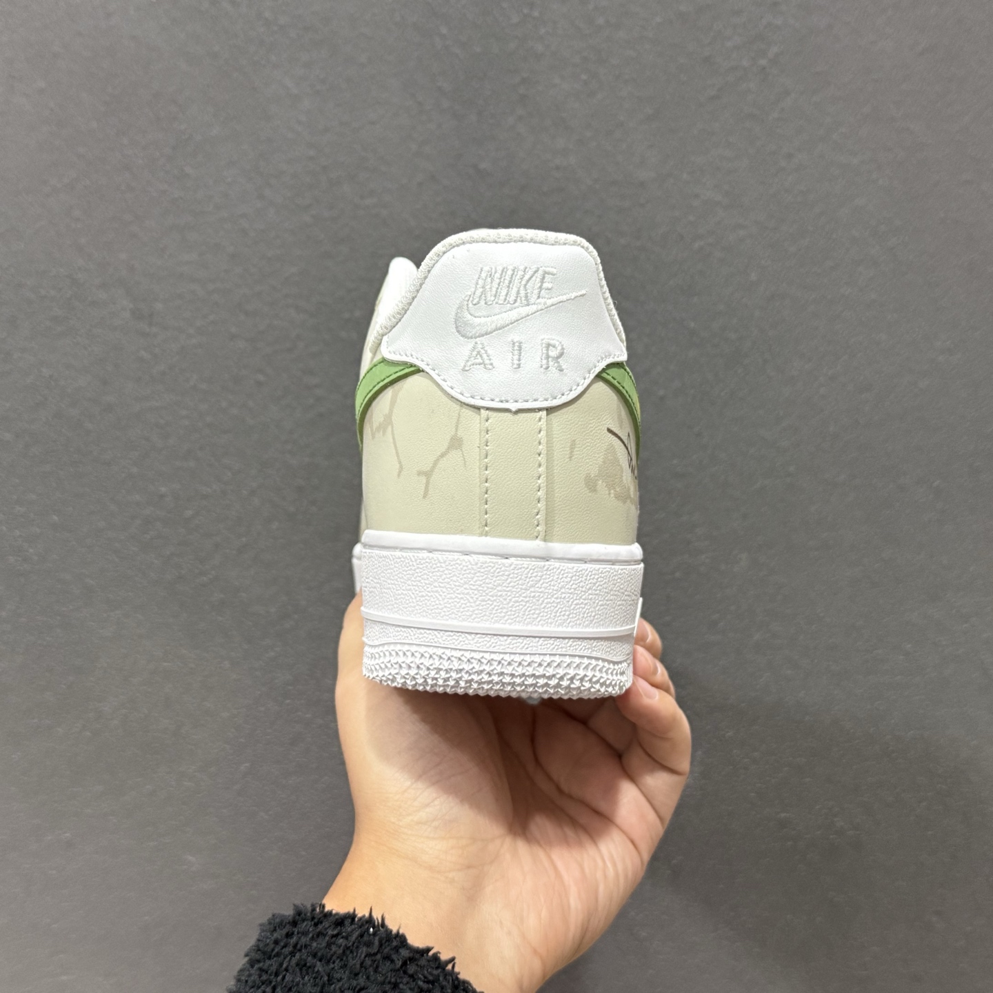 爆款定制 二次元主题 Nike Air Force 1 Low’07 棕绿序章 空军一号低帮休闲板鞋 ZH0316-130 爆款定制 二次元主题 Nike Air Force 1 Low’07 棕绿序章 空军一号低帮休闲板鞋 ZH0316-130