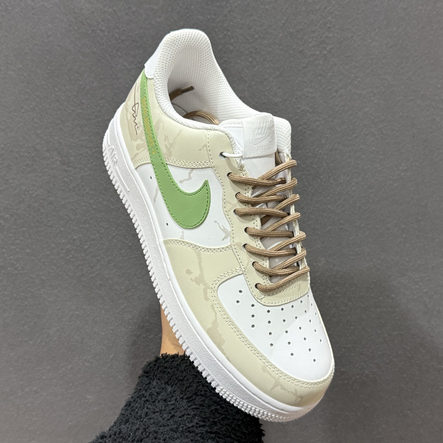爆款定制 二次元主题 Nike Air Force 1 Low’07 棕绿序章 空军一号低帮休闲板鞋 ZH0316-130 爆款定制 二次元主题 Nike Air Force 1 Low’07 棕绿序章 空军一号低帮休闲板鞋 ZH0316-130