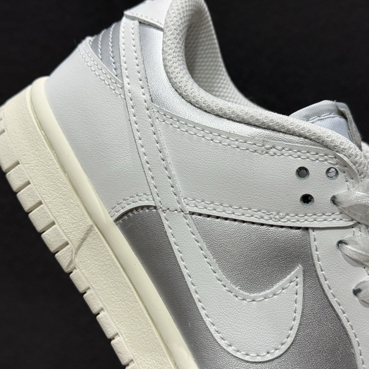 Nike SB Dunk Low 白银 IB7311-001