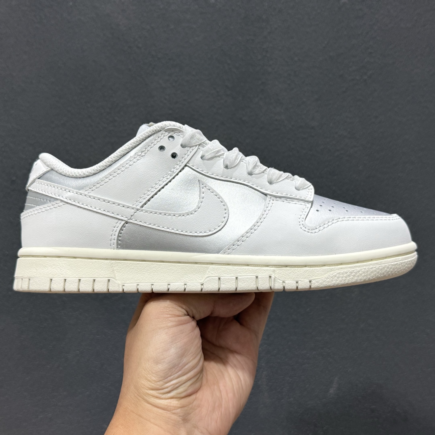 Nike SB Dunk Low 白银 IB7311-001