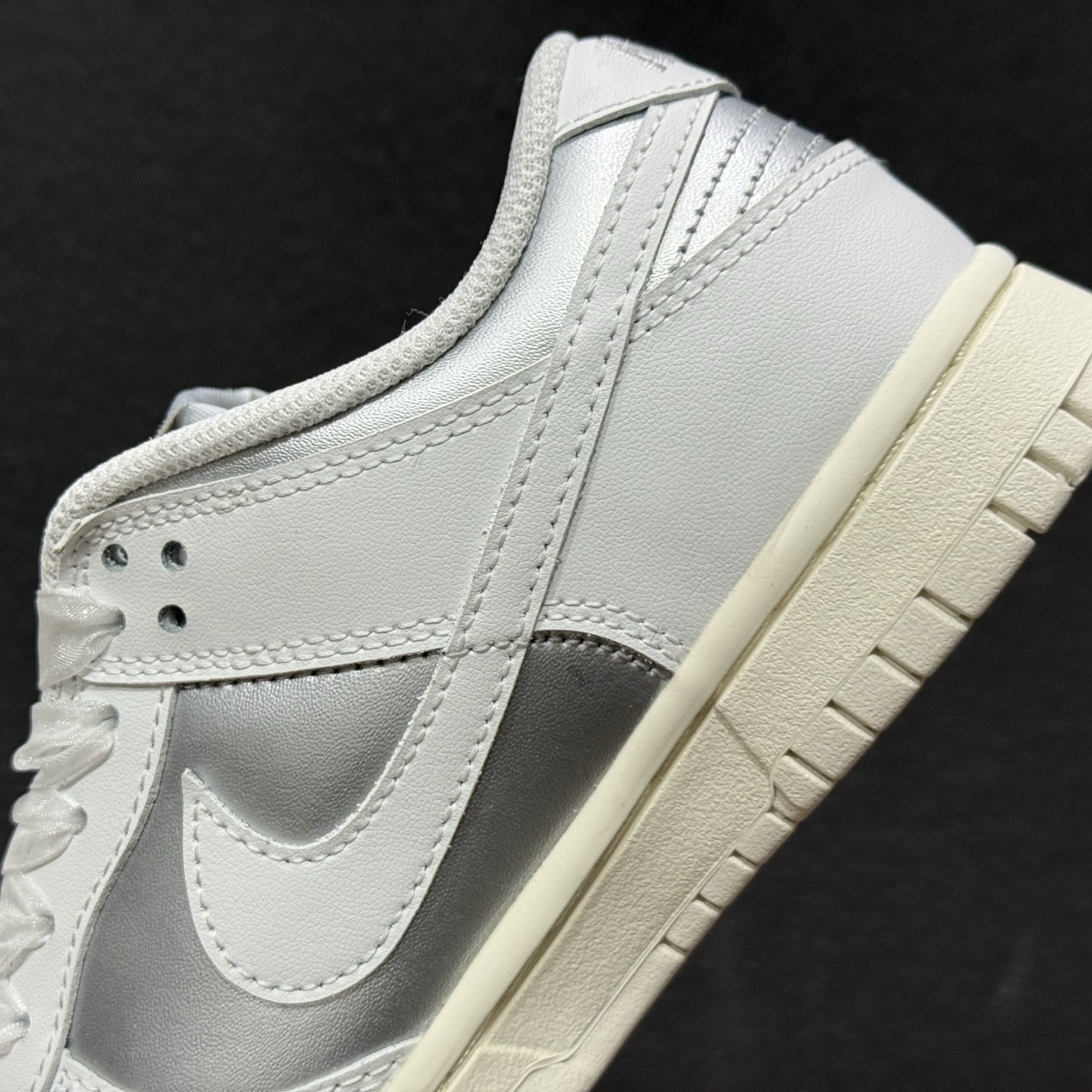 Nike SB Dunk Low 白银 IB7311-001