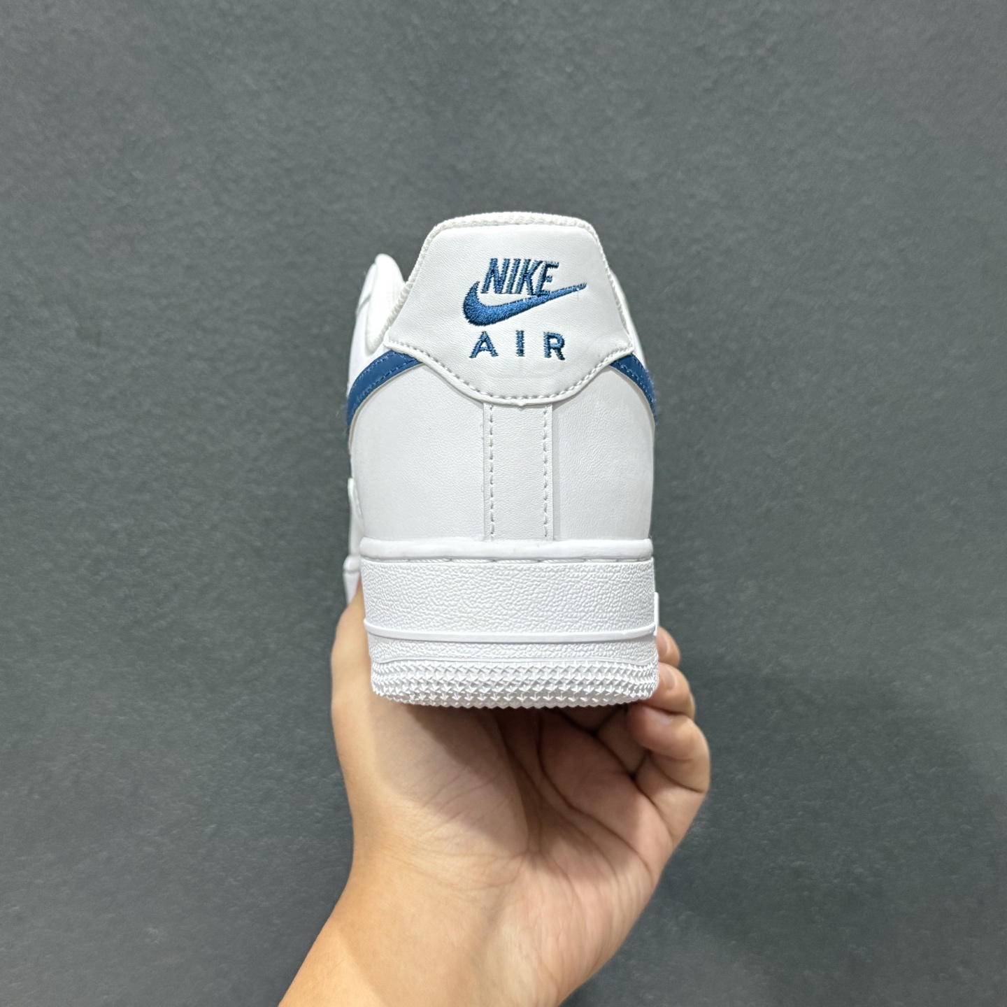 200 Nike Air Force 1'07 Low 空军一号低帮休闲板鞋 FJ4146-123-Chinese UA Cheap High Quatity Brand Clothes Bags handbags Sneakers wholesale wholesaler seller from China Factory suppliers Fashion Clothing Shoes best Quality Beautiful Price 200 Nike Air Force 1'07 Low 空军一号低帮休闲板鞋 FJ4146-123