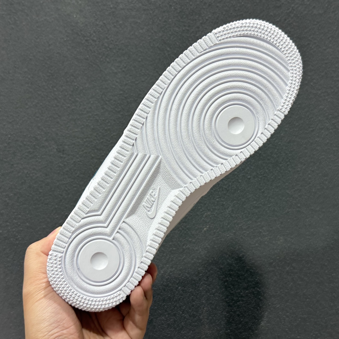 200 Nike Air Force 1'07 Low 空军一号低帮休闲板鞋 FJ4146-123-Chinese UA Cheap High Quatity Brand Clothes Bags handbags Sneakers wholesale wholesaler seller from China Factory suppliers Fashion Clothing Shoes best Quality Beautiful Price 200 Nike Air Force 1'07 Low 空军一号低帮休闲板鞋 FJ4146-123