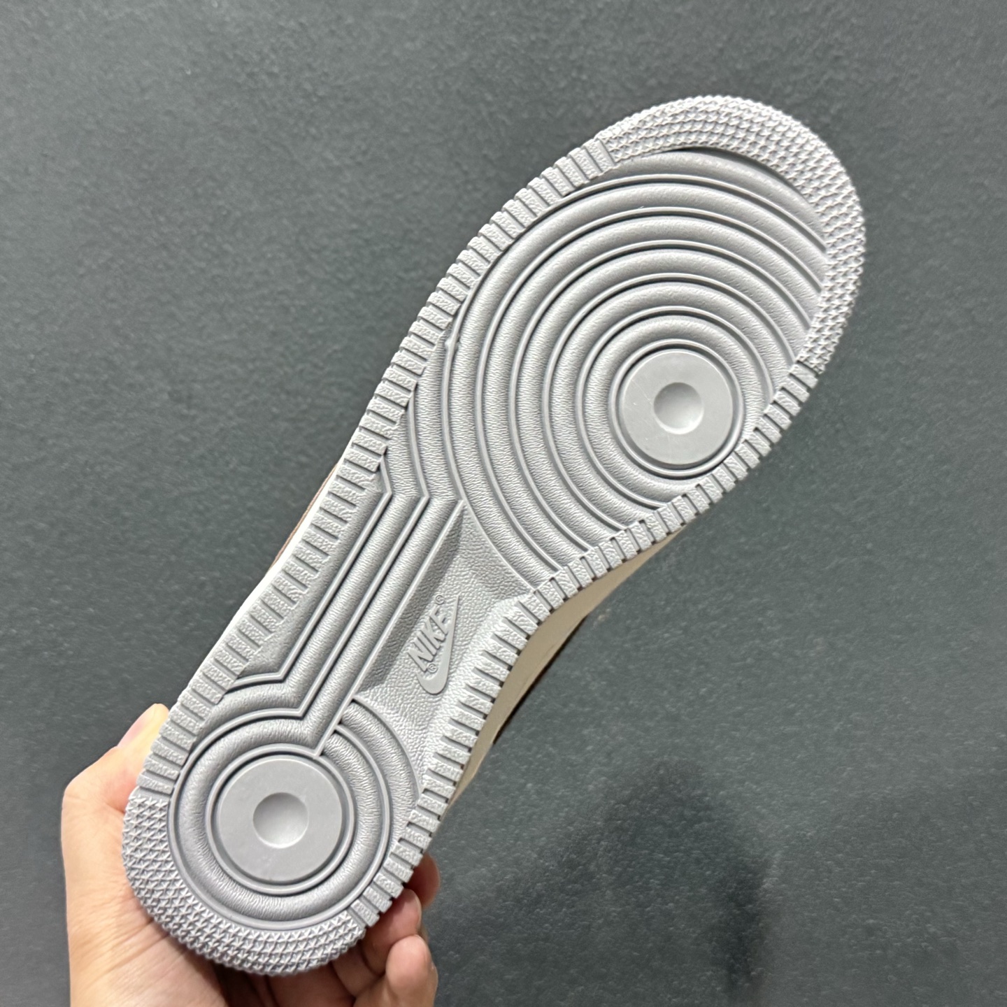 260 NIke Air Force 1 '07 Low 奶白灰金 空军一号低帮 DV5477-007-Chinese UA Cheap High Quatity Brand Clothes Bags handbags Sneakers wholesale wholesaler seller from China Factory suppliers Fashion Clothing Shoes best Quality Beautiful Price 260 NIke Air Force 1 '07 Low 奶白灰金 空军一号低帮 DV5477-007