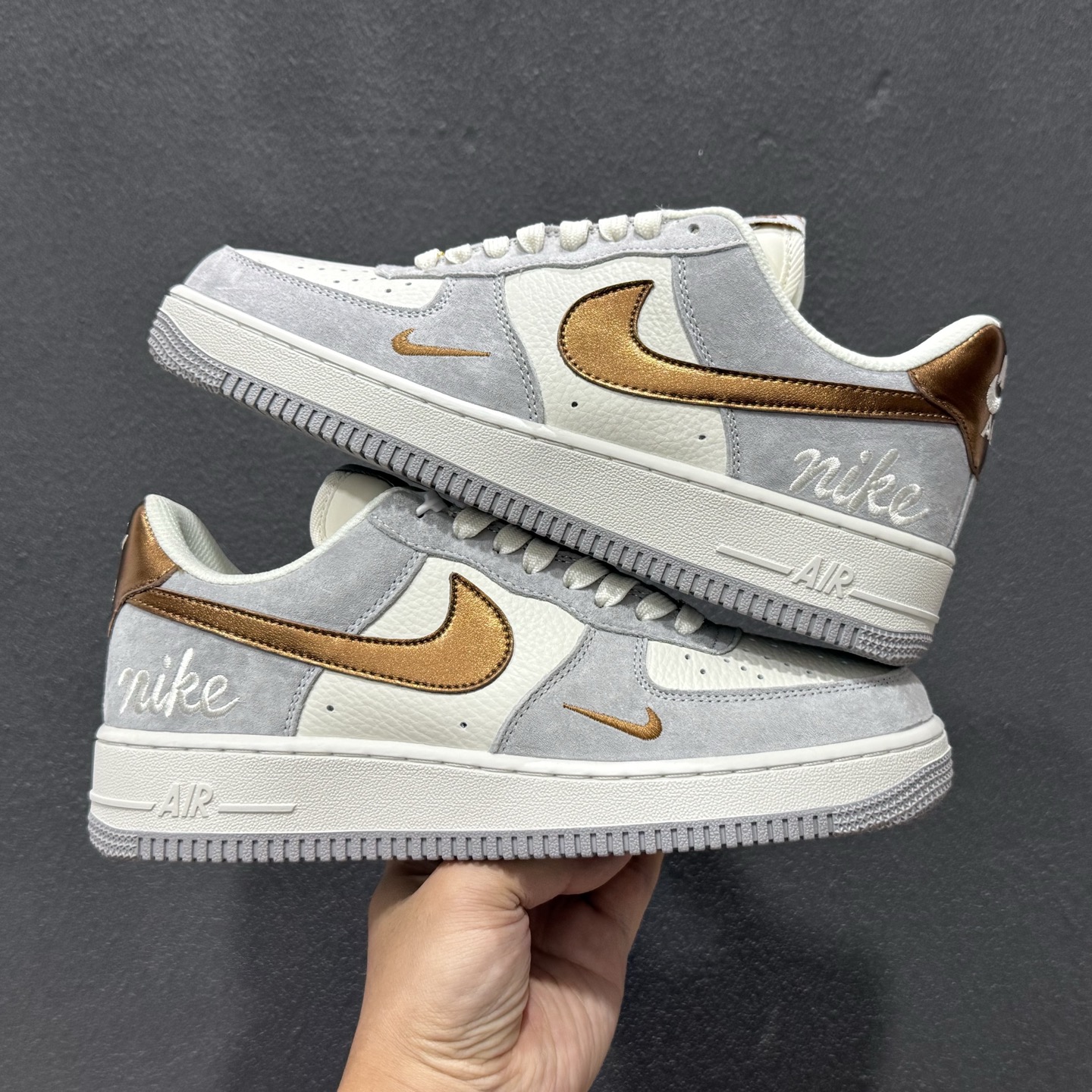 260 NIke Air Force 1 '07 Low 奶白灰金 空军一号低帮 DV5477-007-Chinese UA Cheap High Quatity Brand Clothes Bags handbags Sneakers wholesale wholesaler seller from China Factory suppliers Fashion Clothing Shoes best Quality Beautiful Price 260 NIke Air Force 1 '07 Low 奶白灰金 空军一号低帮 DV5477-007