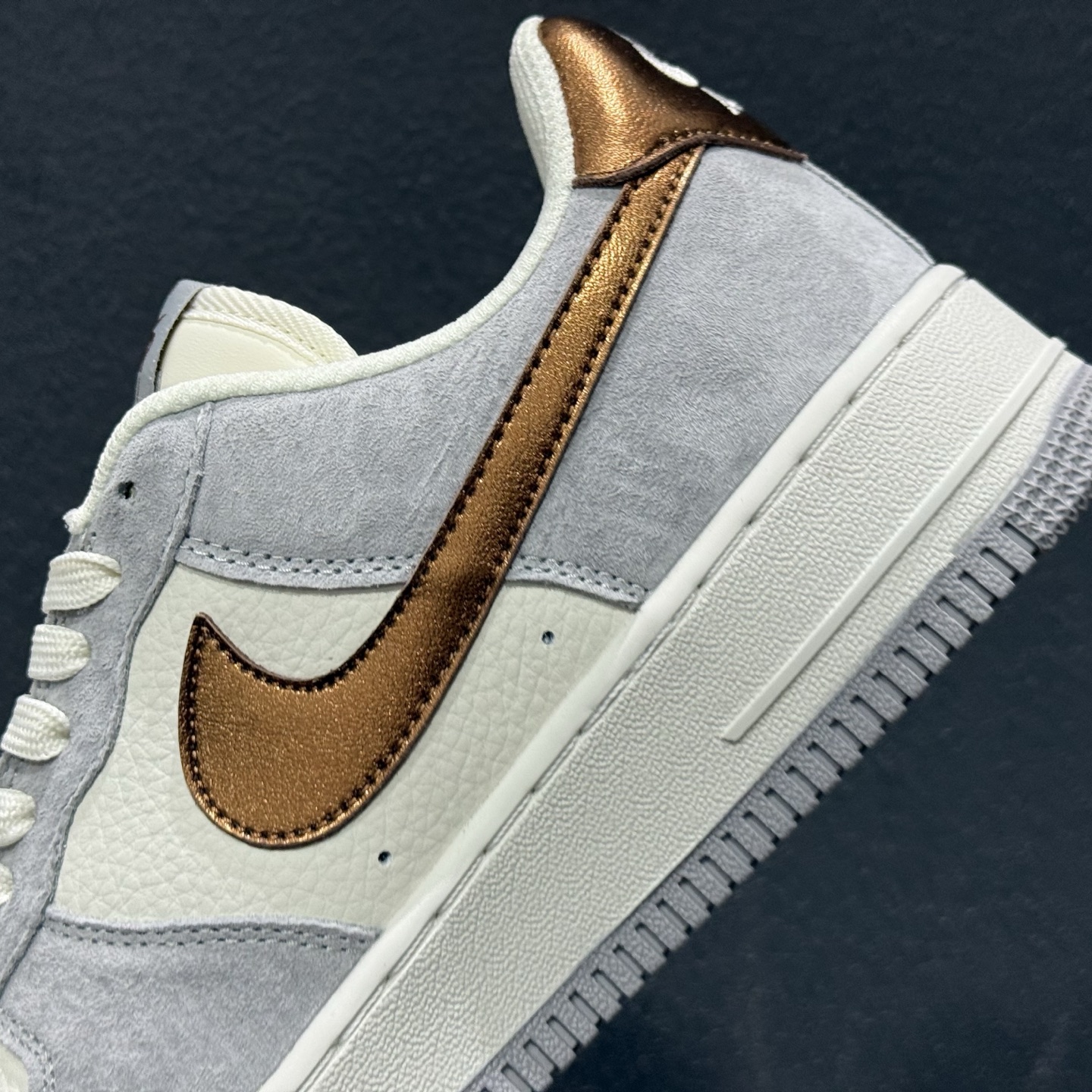 260 NIke Air Force 1 '07 Low 奶白灰金 空军一号低帮 DV5477-007-Chinese UA Cheap High Quatity Brand Clothes Bags handbags Sneakers wholesale wholesaler seller from China Factory suppliers Fashion Clothing Shoes best Quality Beautiful Price 260 NIke Air Force 1 '07 Low 奶白灰金 空军一号低帮 DV5477-007
