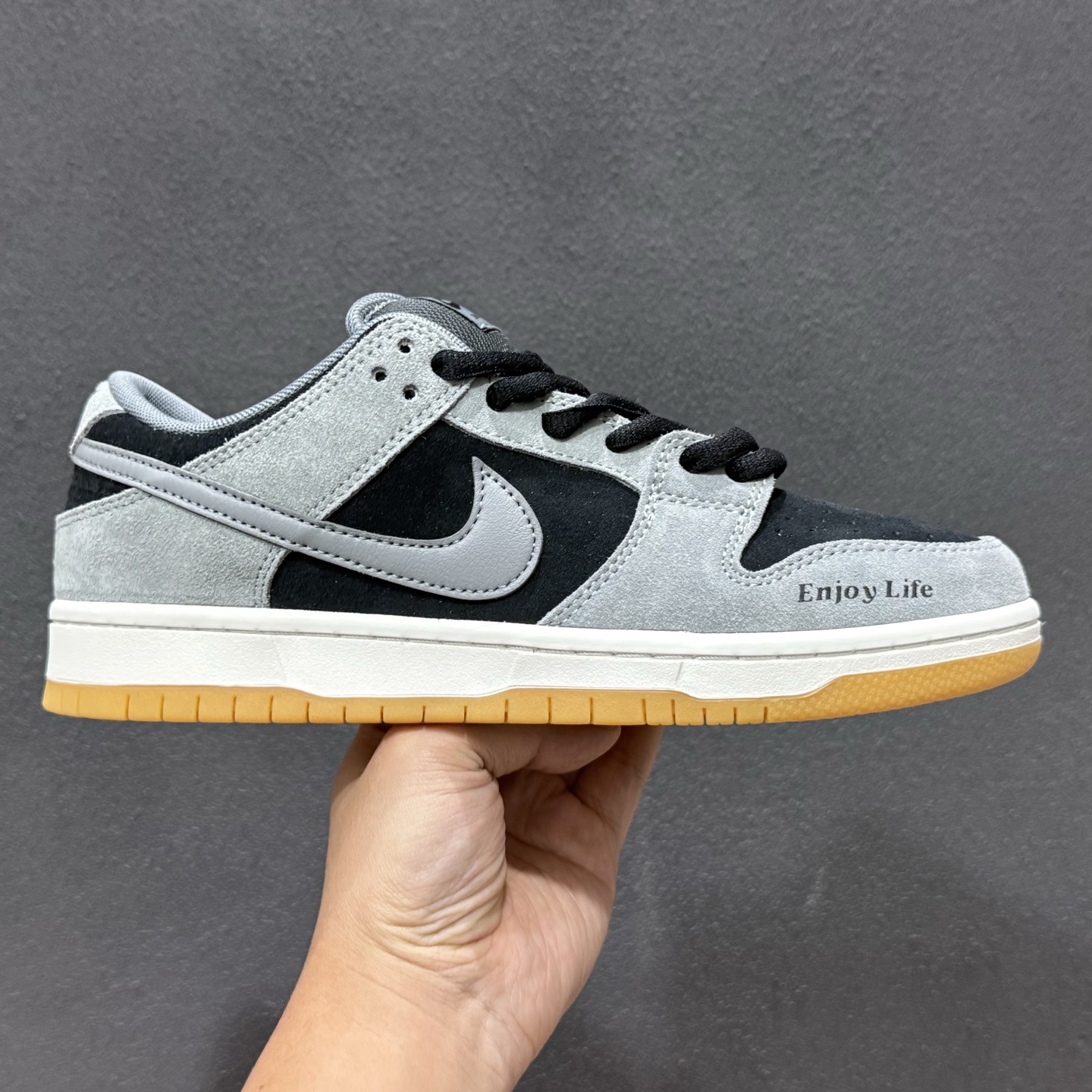 NIKE DUNK SB LOW 全新配色 SB顾名思义 具有经典的Dunk血缘 HF3063-001 NIKE DUNK SB LOW 全新配色 SB顾名思义 具有经典的Dunk血缘 HF3063-001