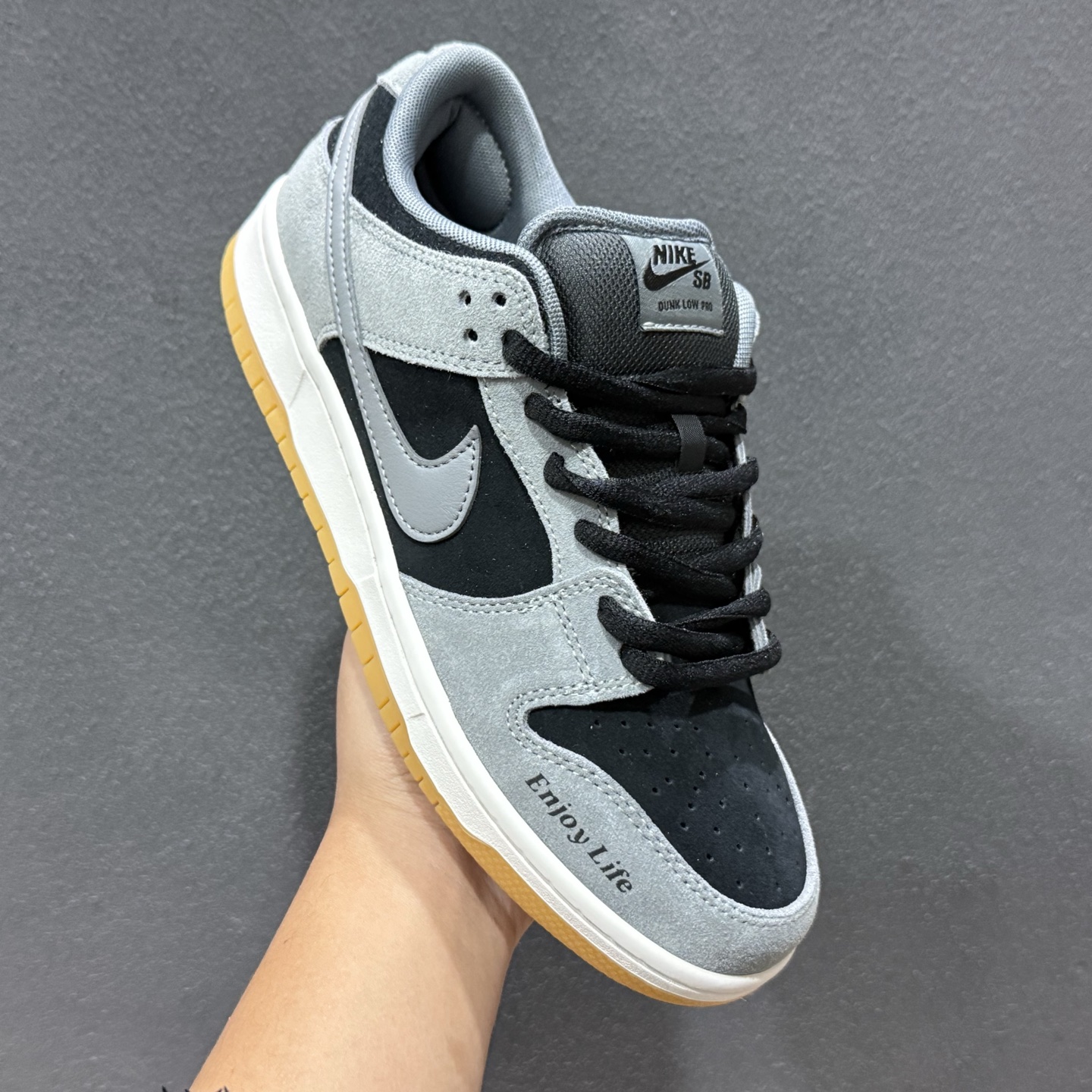 NIKE DUNK SB LOW 全新配色 SB顾名思义 具有经典的Dunk血缘 HF3063-001 NIKE DUNK SB LOW 全新配色 SB顾名思义 具有经典的Dunk血缘 HF3063-001