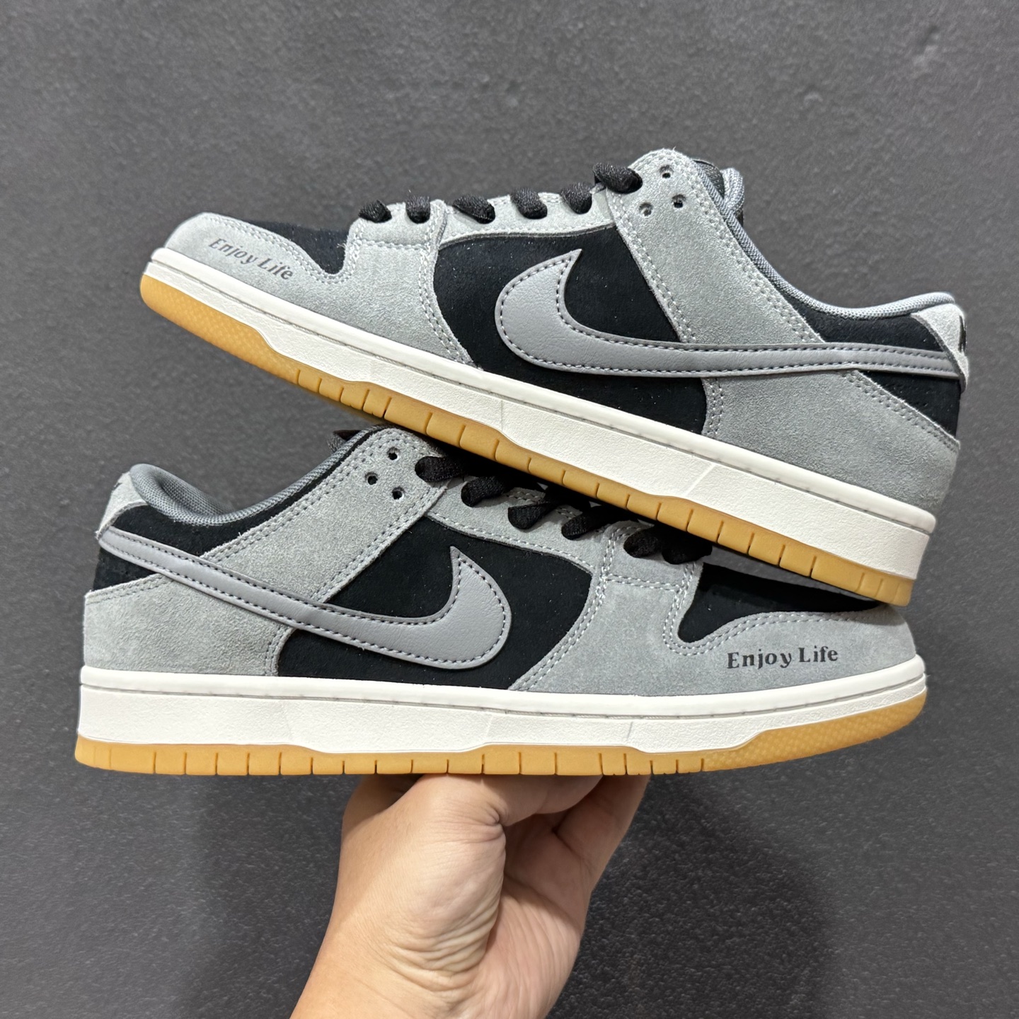 NIKE DUNK SB LOW 全新配色 SB顾名思义 具有经典的Dunk血缘 HF3063-001 NIKE DUNK SB LOW 全新配色 SB顾名思义 具有经典的Dunk血缘 HF3063-001