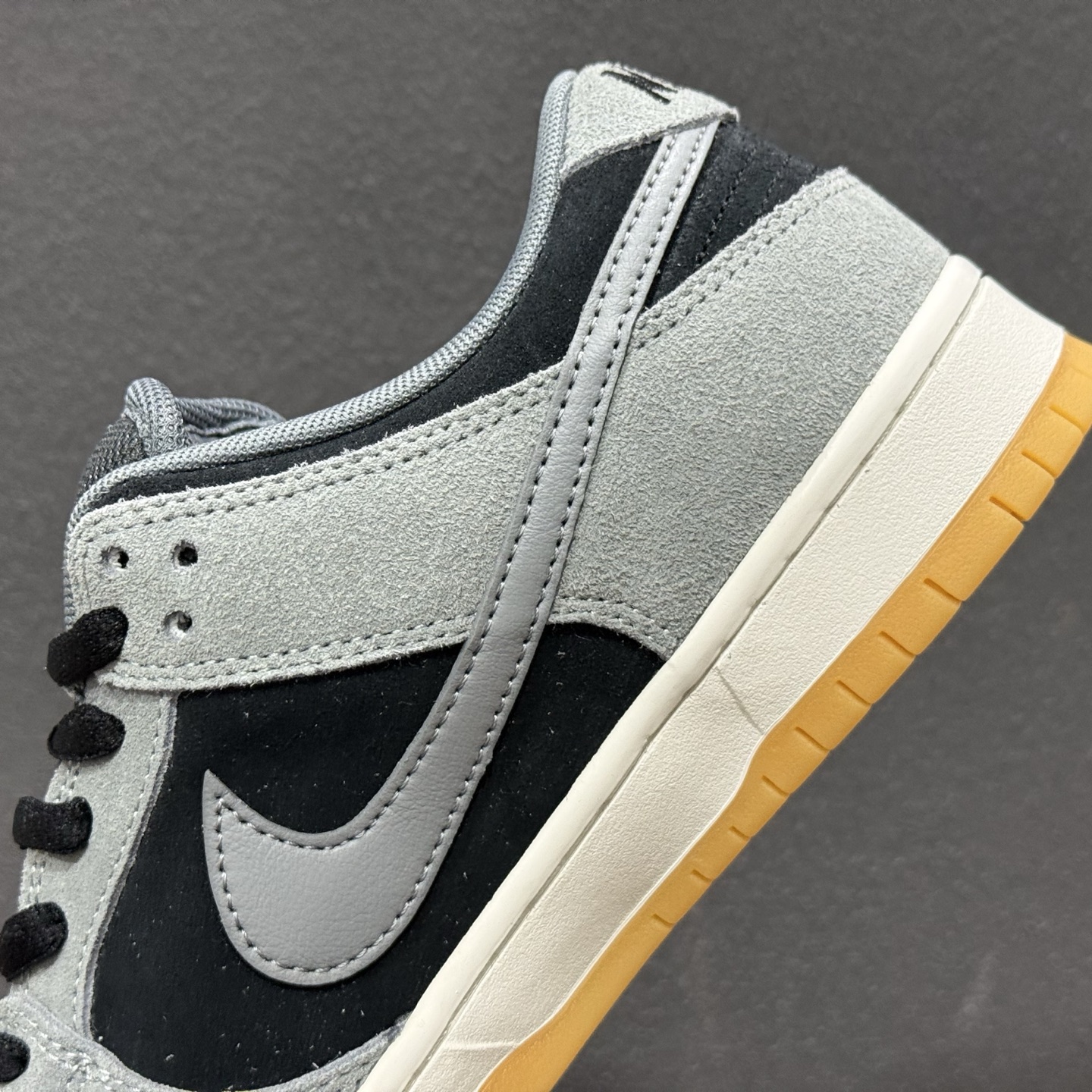 NIKE DUNK SB LOW 全新配色 SB顾名思义 具有经典的Dunk血缘 HF3063-001 NIKE DUNK SB LOW 全新配色 SB顾名思义 具有经典的Dunk血缘 HF3063-001