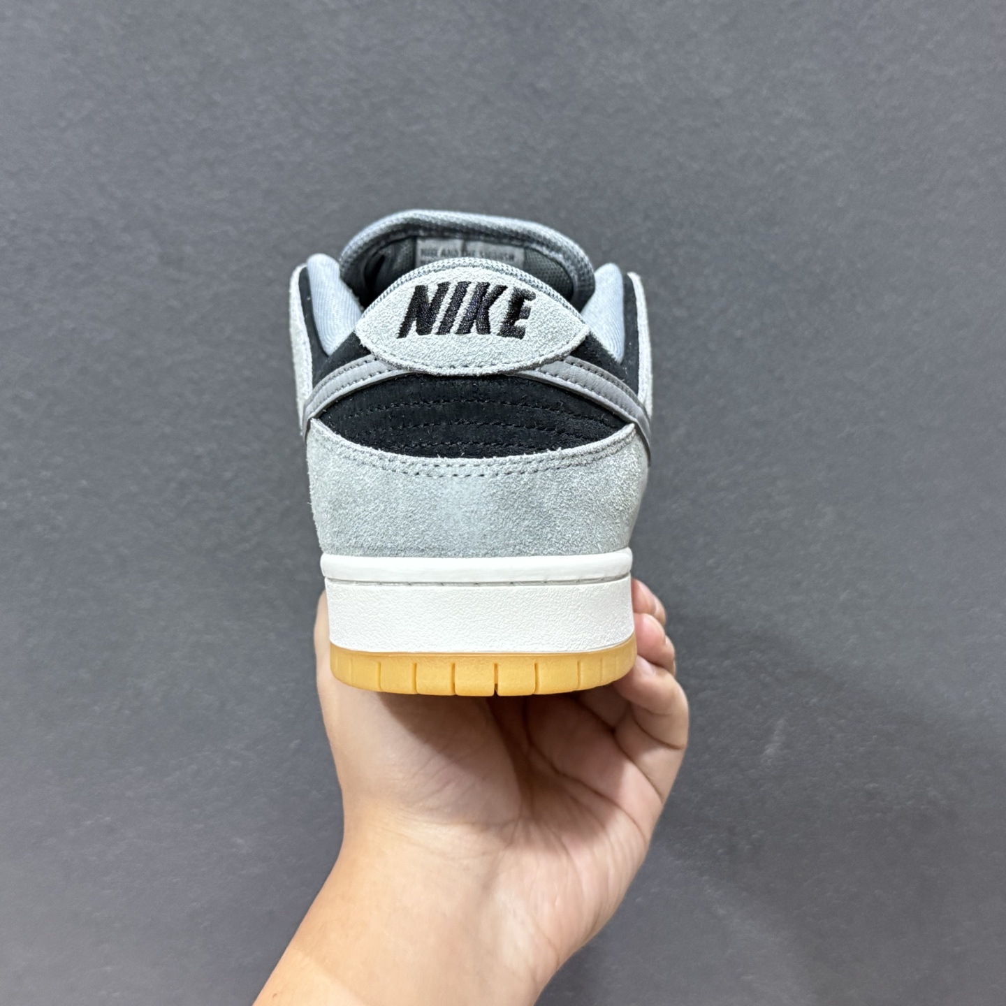 NIKE DUNK SB LOW 全新配色 SB顾名思义 具有经典的Dunk血缘 HF3063-001 NIKE DUNK SB LOW 全新配色 SB顾名思义 具有经典的Dunk血缘 HF3063-001