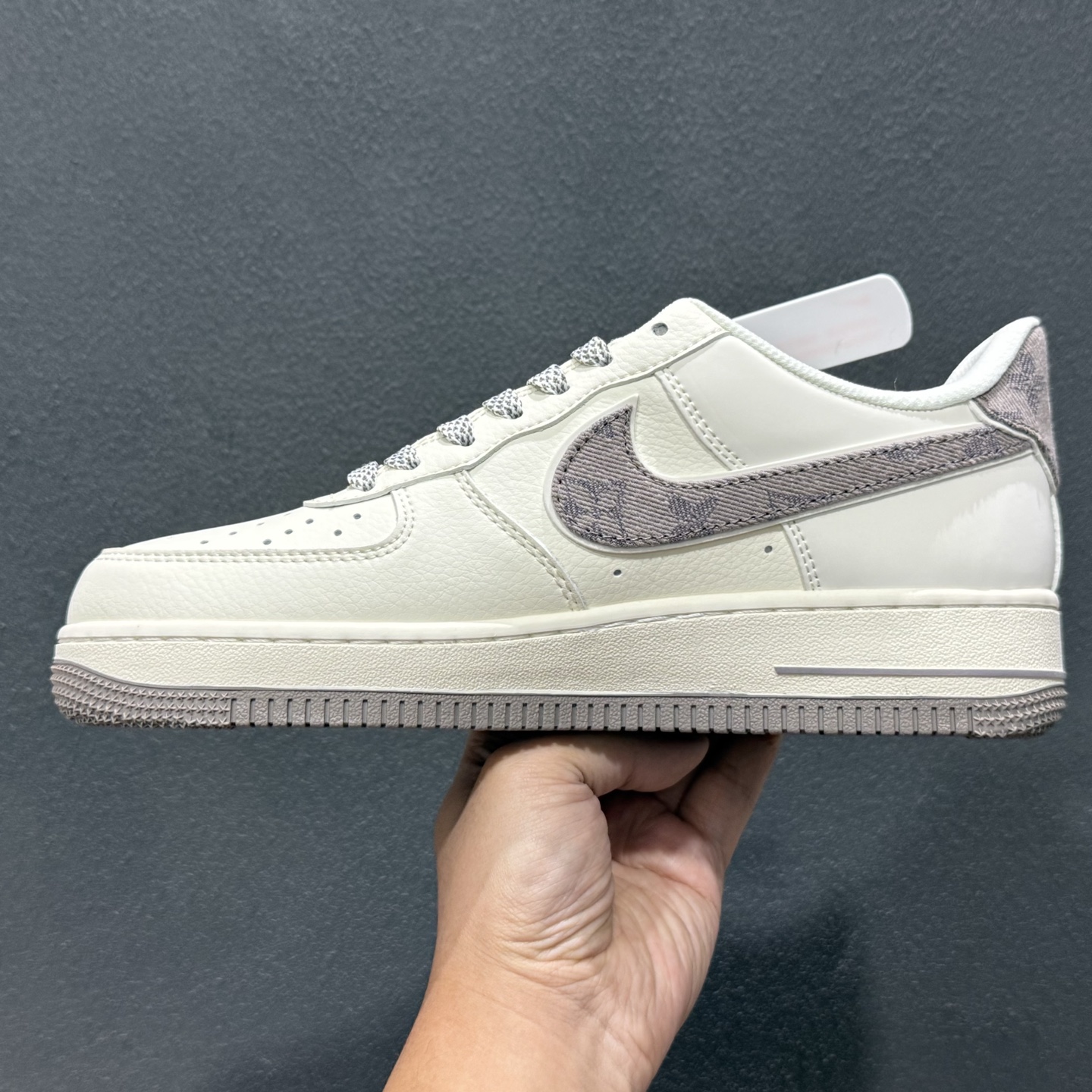 NIke Air Force 1 '07 Low “LV联名-米灰牛仔勾”空军一号 低帮 运动鞋 SM6668-128 NIke Air Force 1 '07 Low “LV联名-米灰牛仔勾”空军一号 低帮 运动鞋 SM6668-128