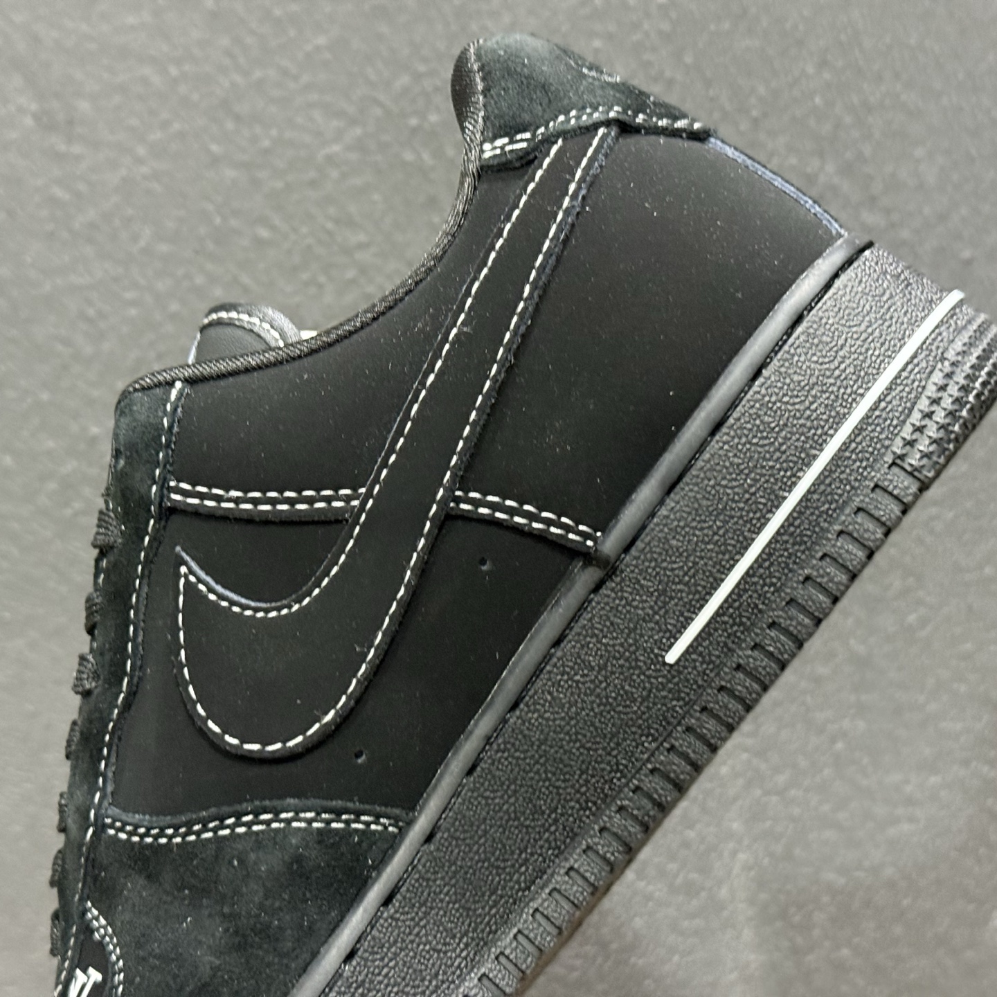 经典重塑 潮奢碰撞 当Nike Air Force 1的街头基因遇上LV的奢潮美学 经典重塑 潮奢碰撞 当Nike Air Force 1的街头基因遇上LV的奢潮美学