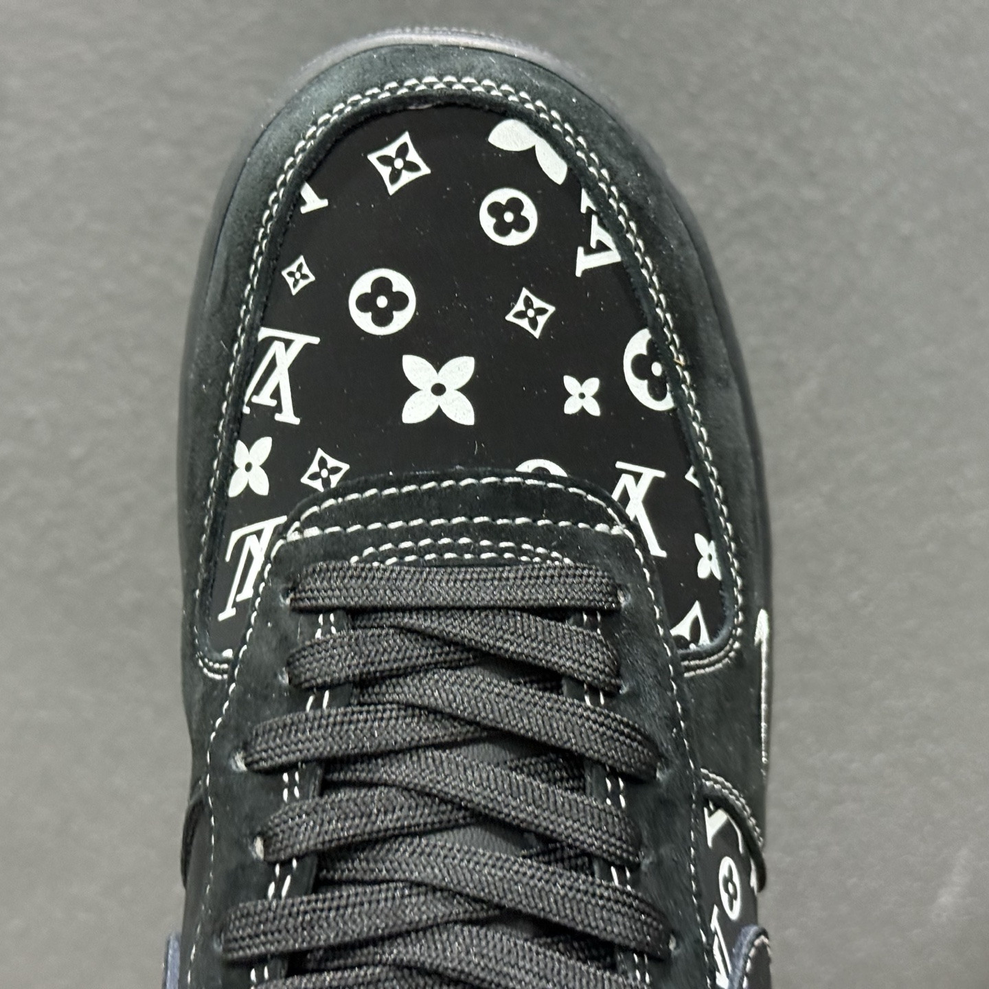经典重塑 潮奢碰撞 当Nike Air Force 1的街头基因遇上LV的奢潮美学 经典重塑 潮奢碰撞 当Nike Air Force 1的街头基因遇上LV的奢潮美学