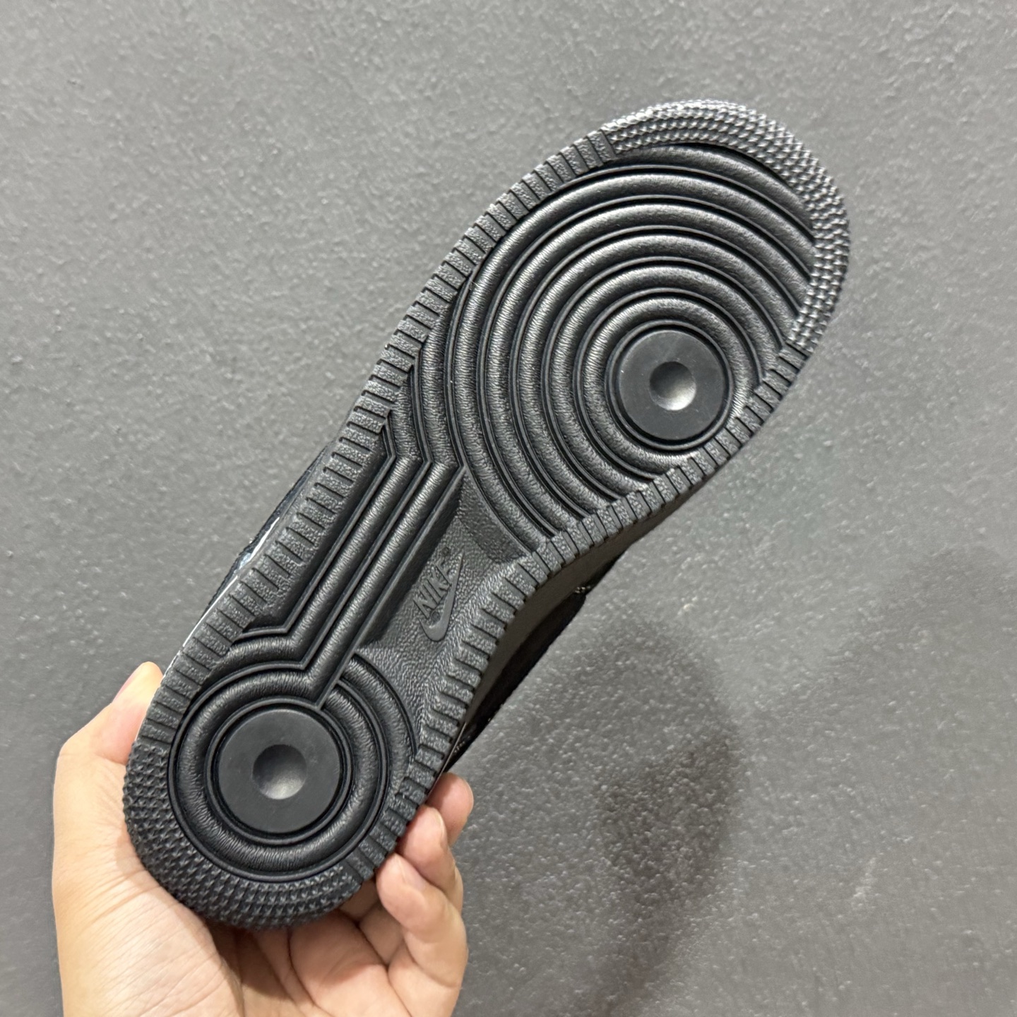 经典重塑 潮奢碰撞 当Nike Air Force 1的街头基因遇上LV的奢潮美学 经典重塑 潮奢碰撞 当Nike Air Force 1的街头基因遇上LV的奢潮美学