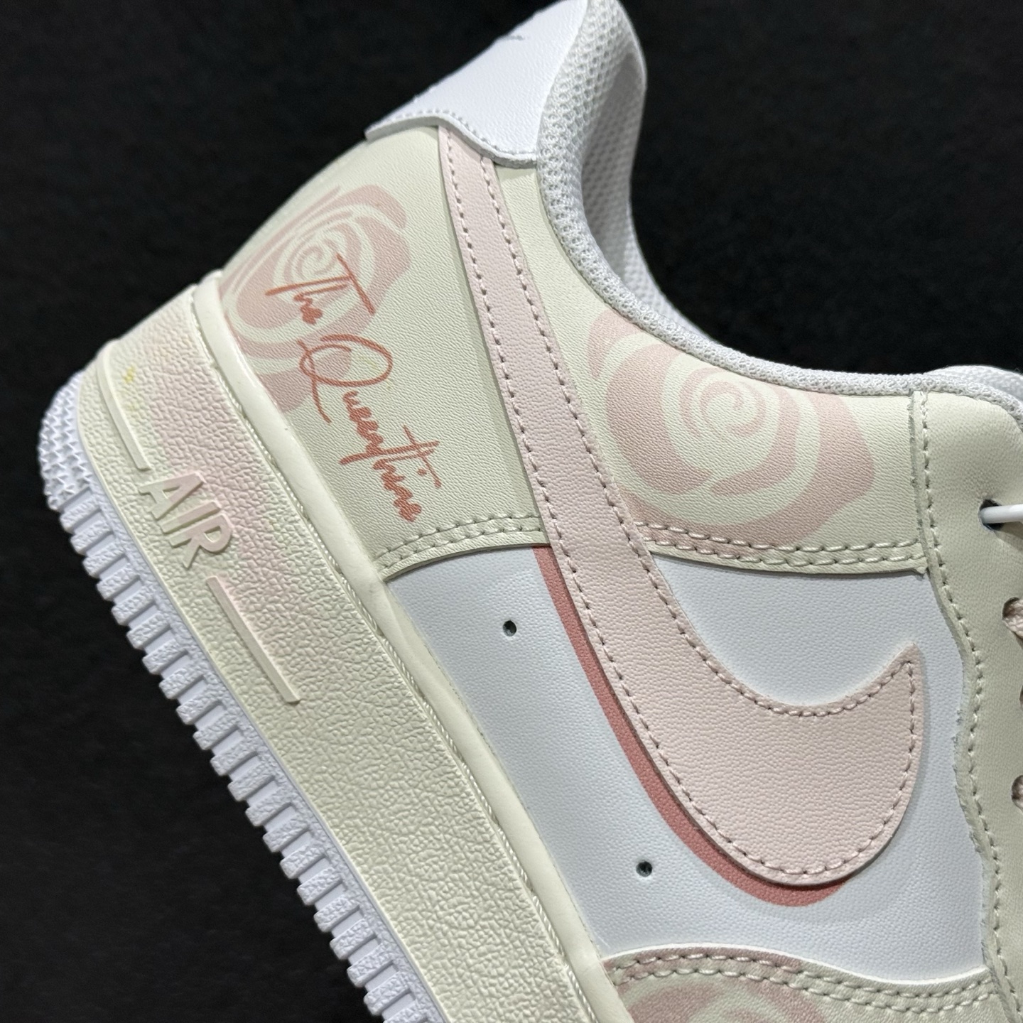 爆款定制 二次元主题 Nike Air Force 1 Low’07 蔷薇之吻 空军一号低帮休闲板鞋 ZH0316-150 爆款定制 二次元主题 Nike Air Force 1 Low’07 蔷薇之吻 空军一号低帮休闲板鞋 ZH0316-150